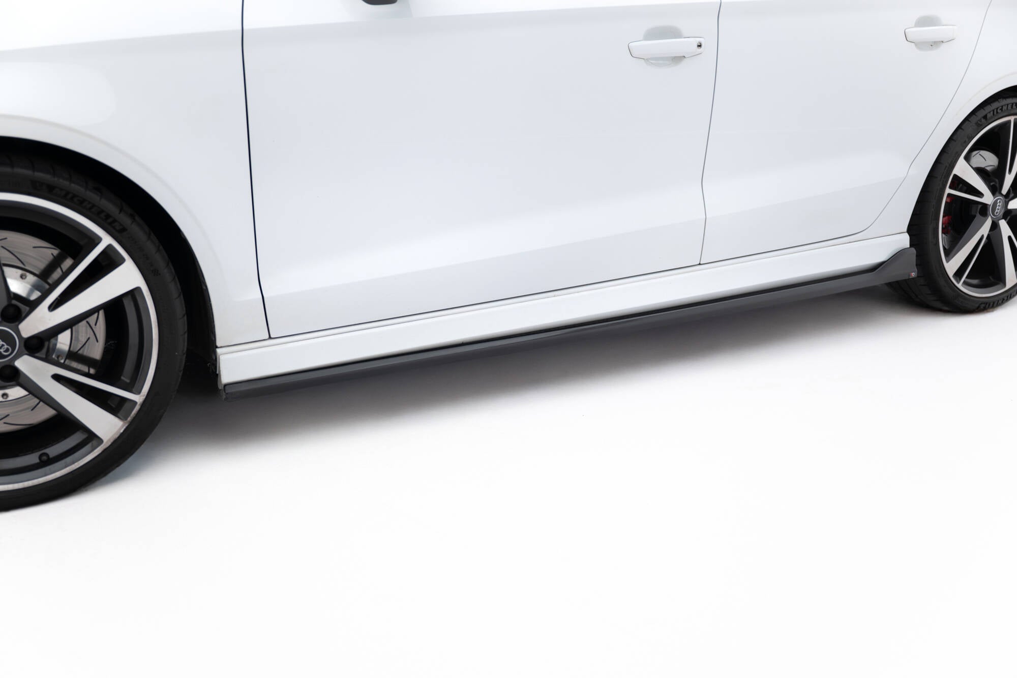 Seitenschweller V3 Ansatz für für Audi RS3 Limousine 8V Facelift
