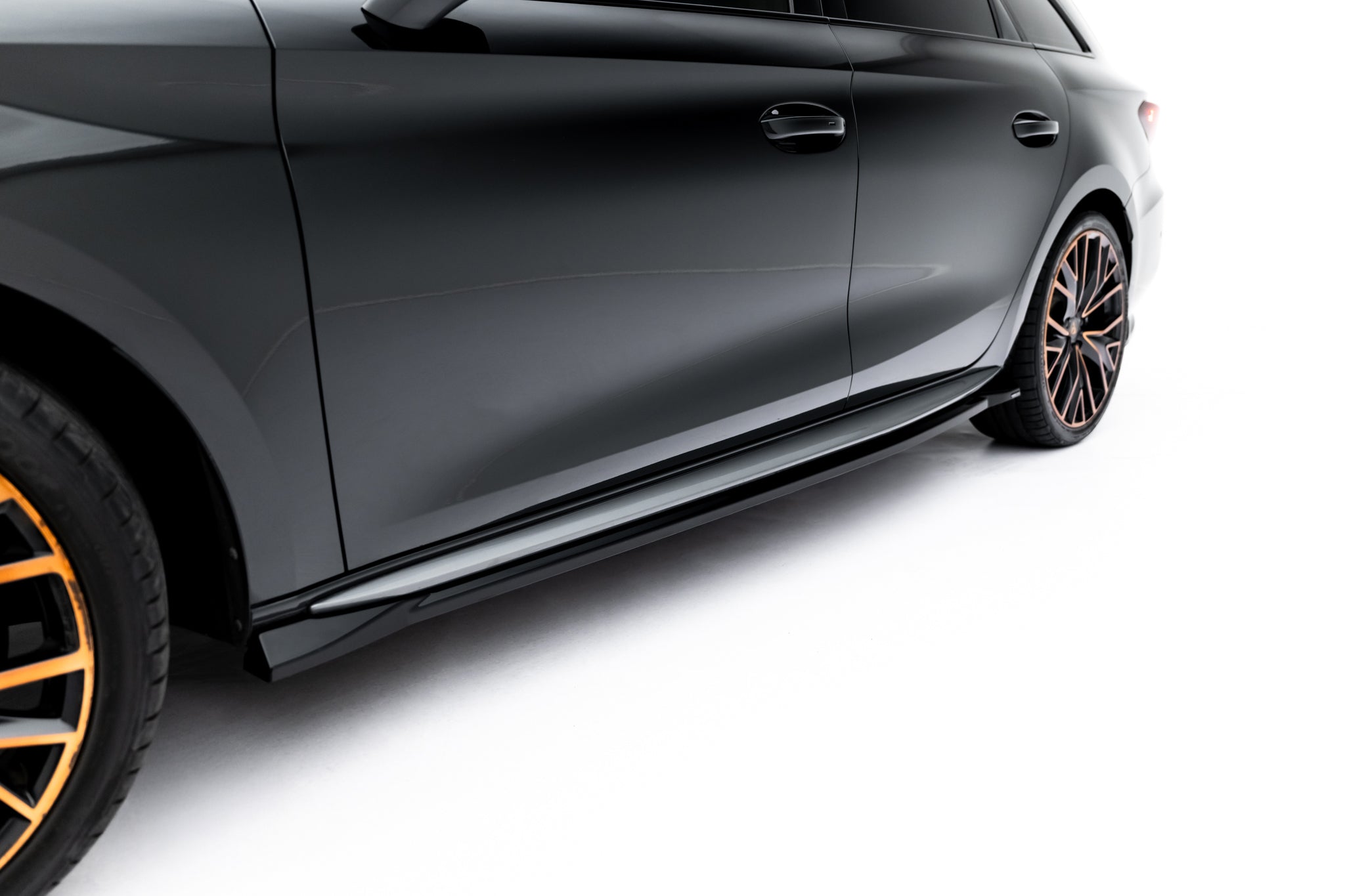 Seitenschweller V2 Ansatz für Cupra Leon ST / Hatchback Aero Mk1 / Mk1 Facelift