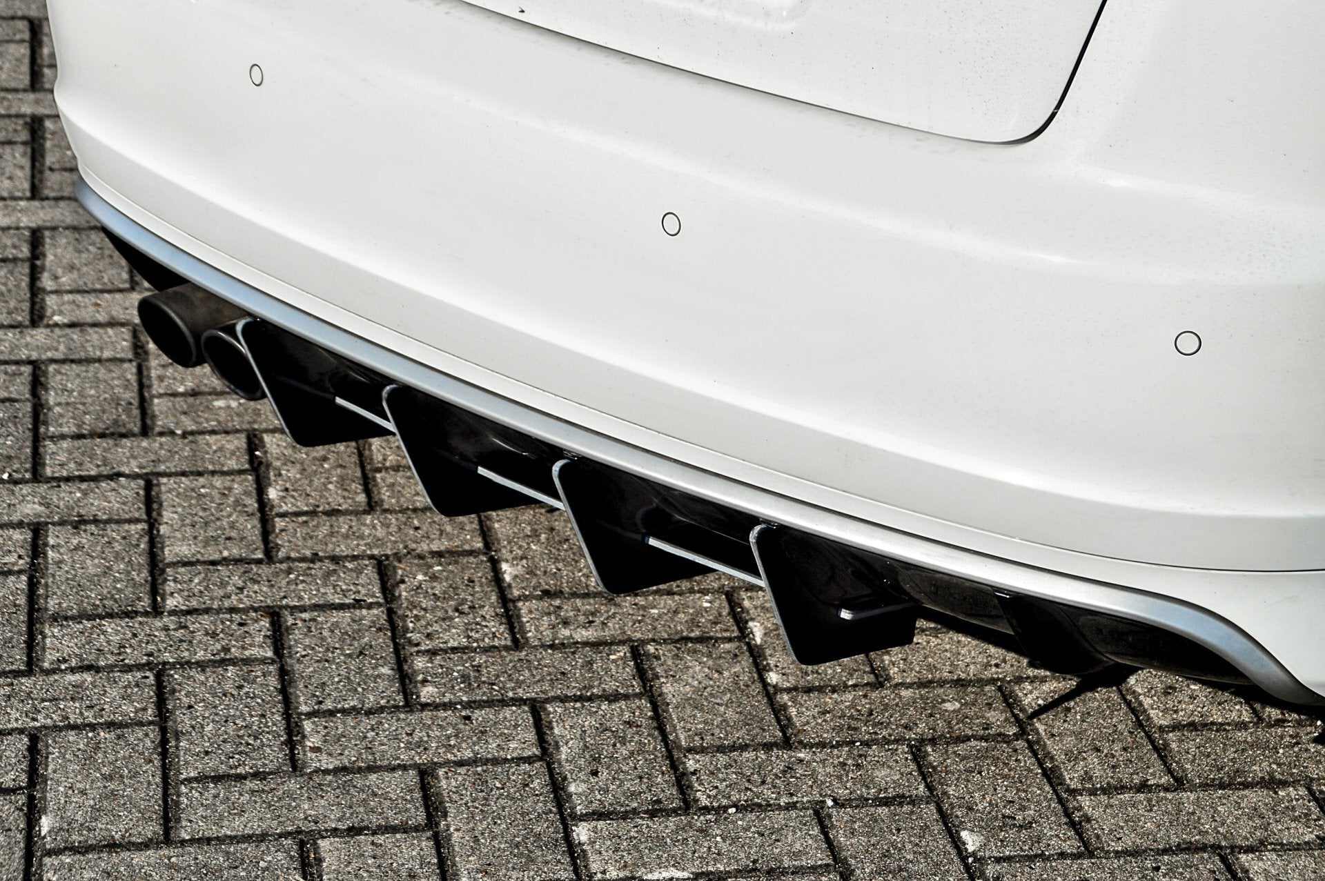 Gefräster Heckansatz mit Finnen passend für Audi RS3 8PA