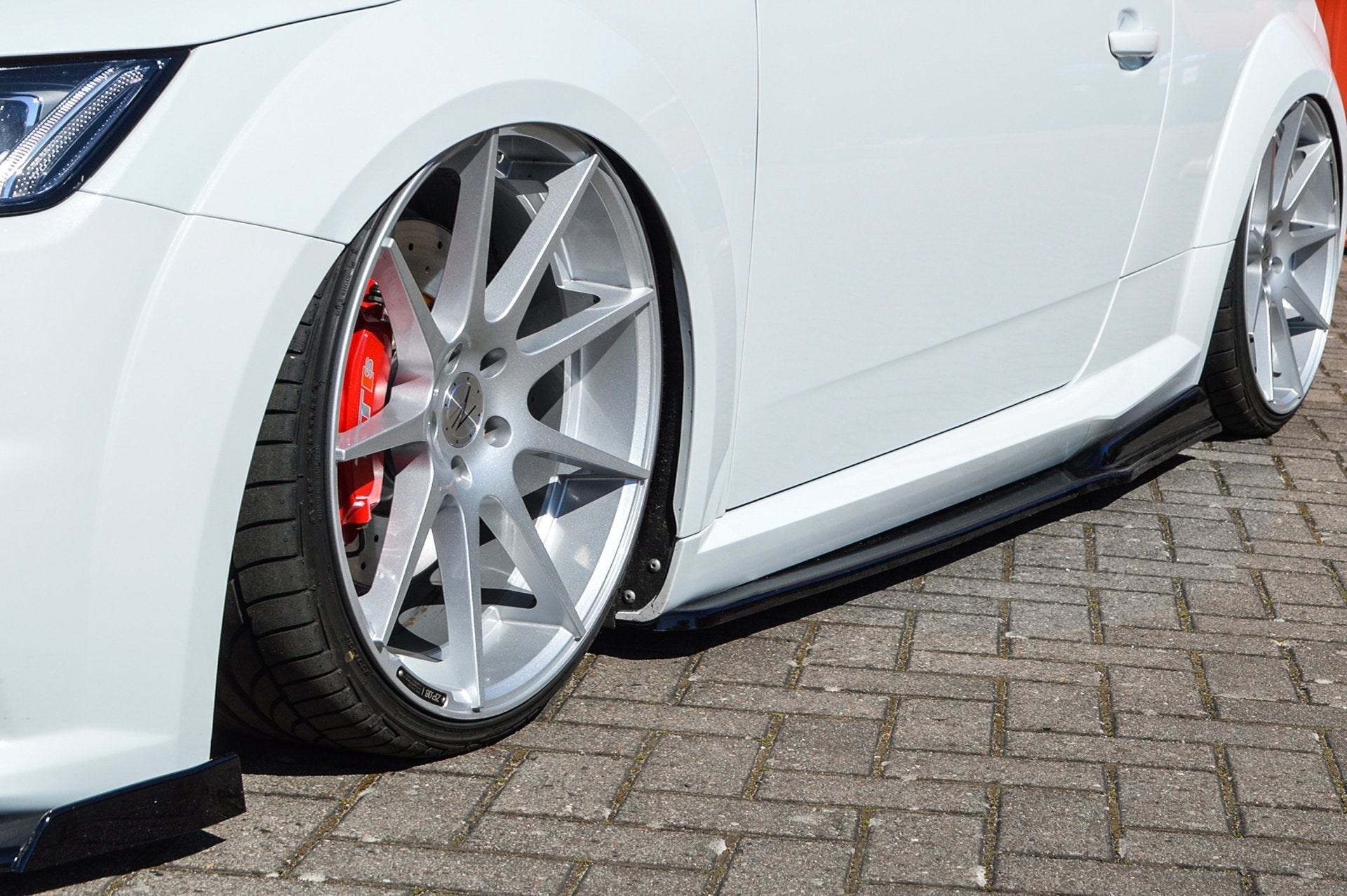 Cup Racing Schweller mit Wing passend für Audi TT S-Line + TTS 8S+ TTRS 8S