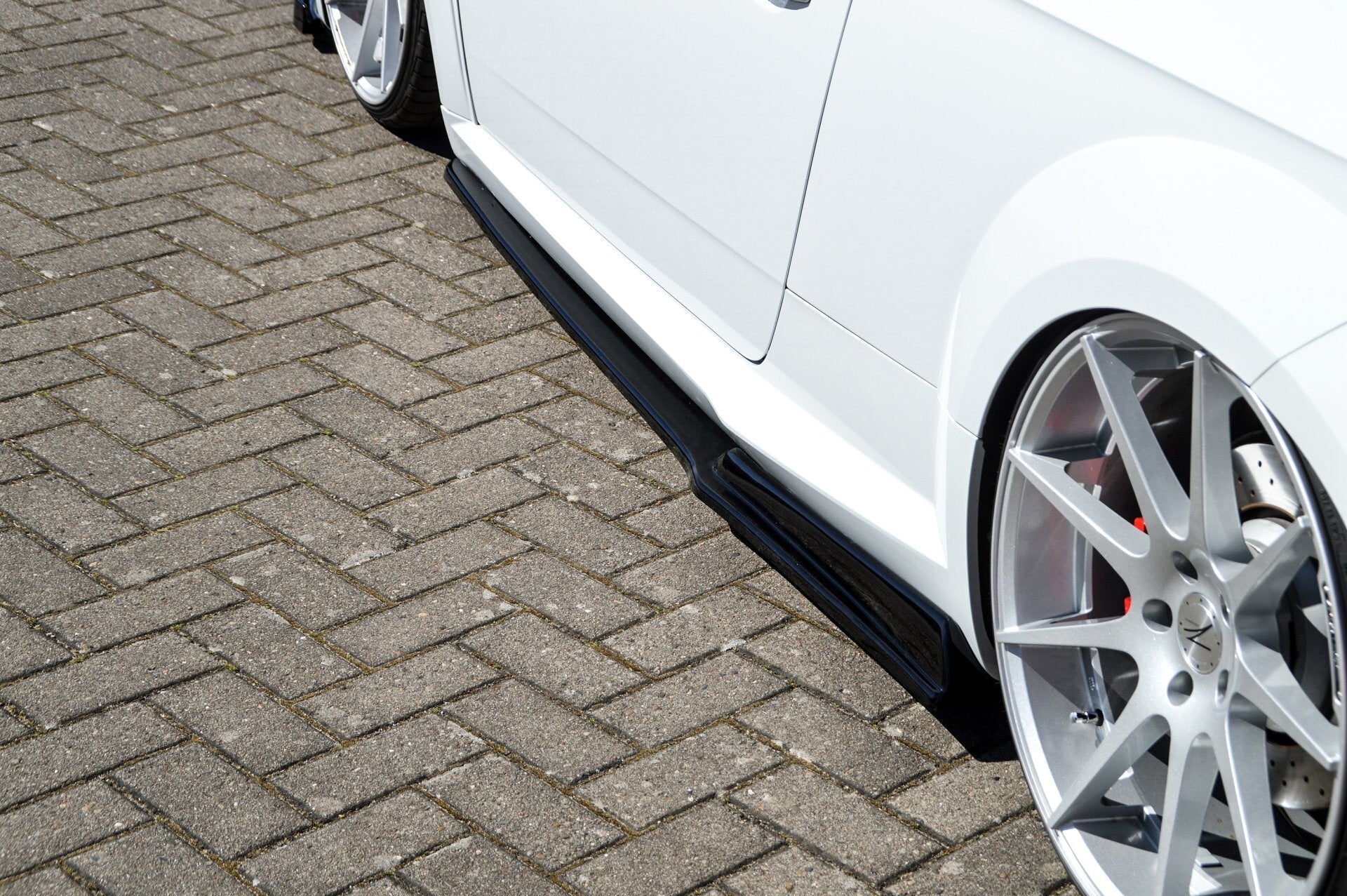 Cup Racing Schweller mit Wing passend für Audi TT S-Line + TTS 8S+ TTRS 8S