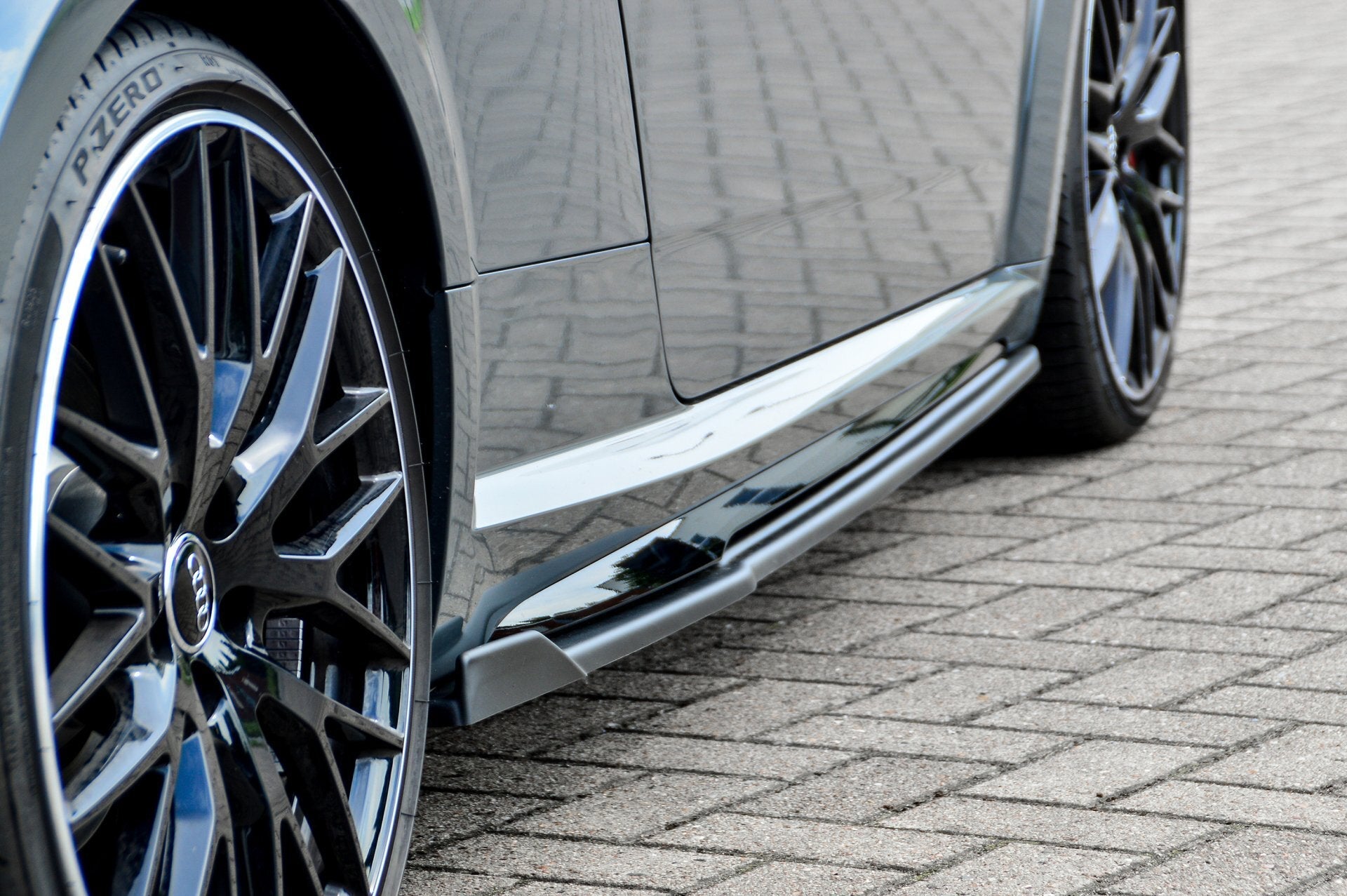 Cup Schweller mit Wing passend für Audi TT S-Line + TTS 8S + TTRS 8S