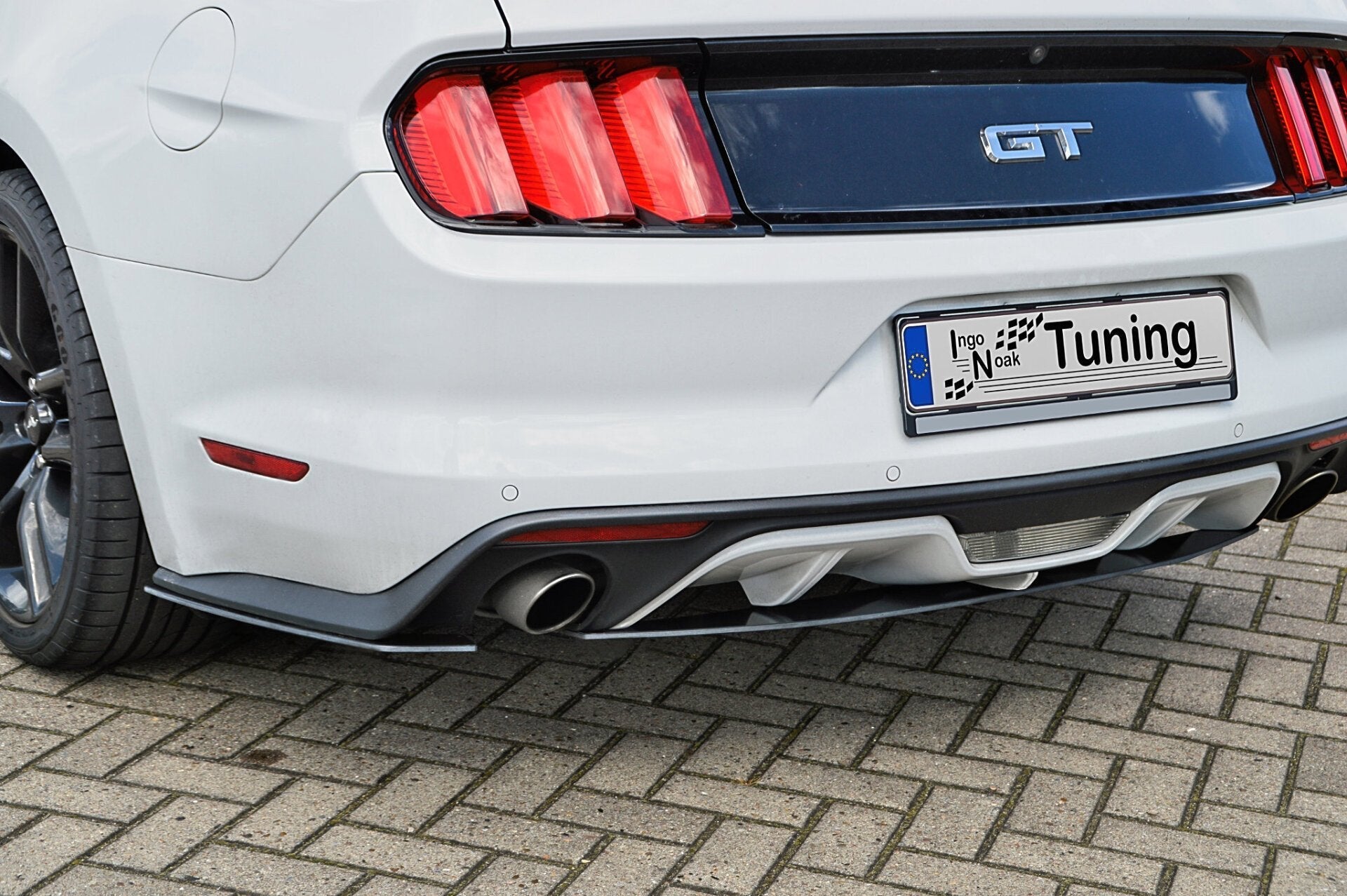 Heckeinsatz inkl. Seitenteilen passend für Ford Mustang GT