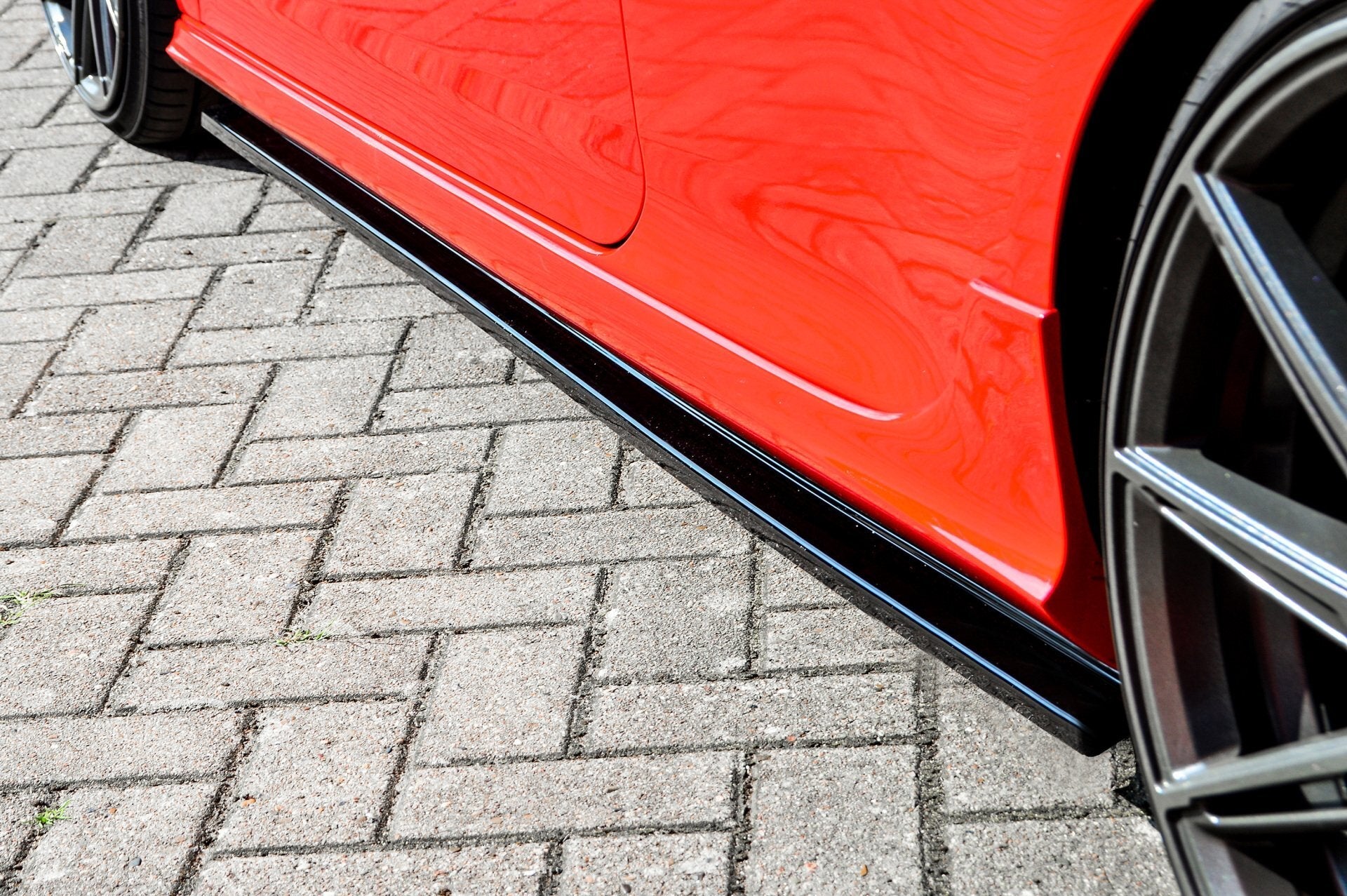Cup 7 Seitenschweller im passend für VW Golf 5 GTI R32 Pirelli