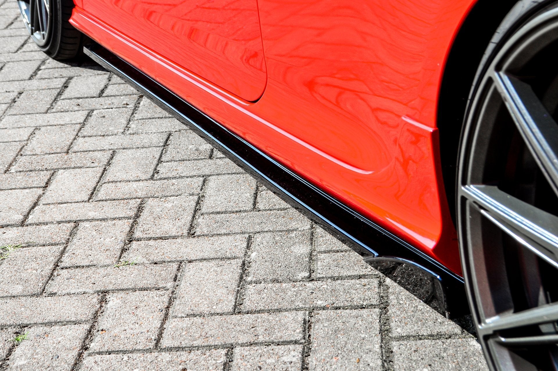 Seitenschweller im Cup 7 Look mit Wing passend für VW Golf 5 GTI R32 Pirelli