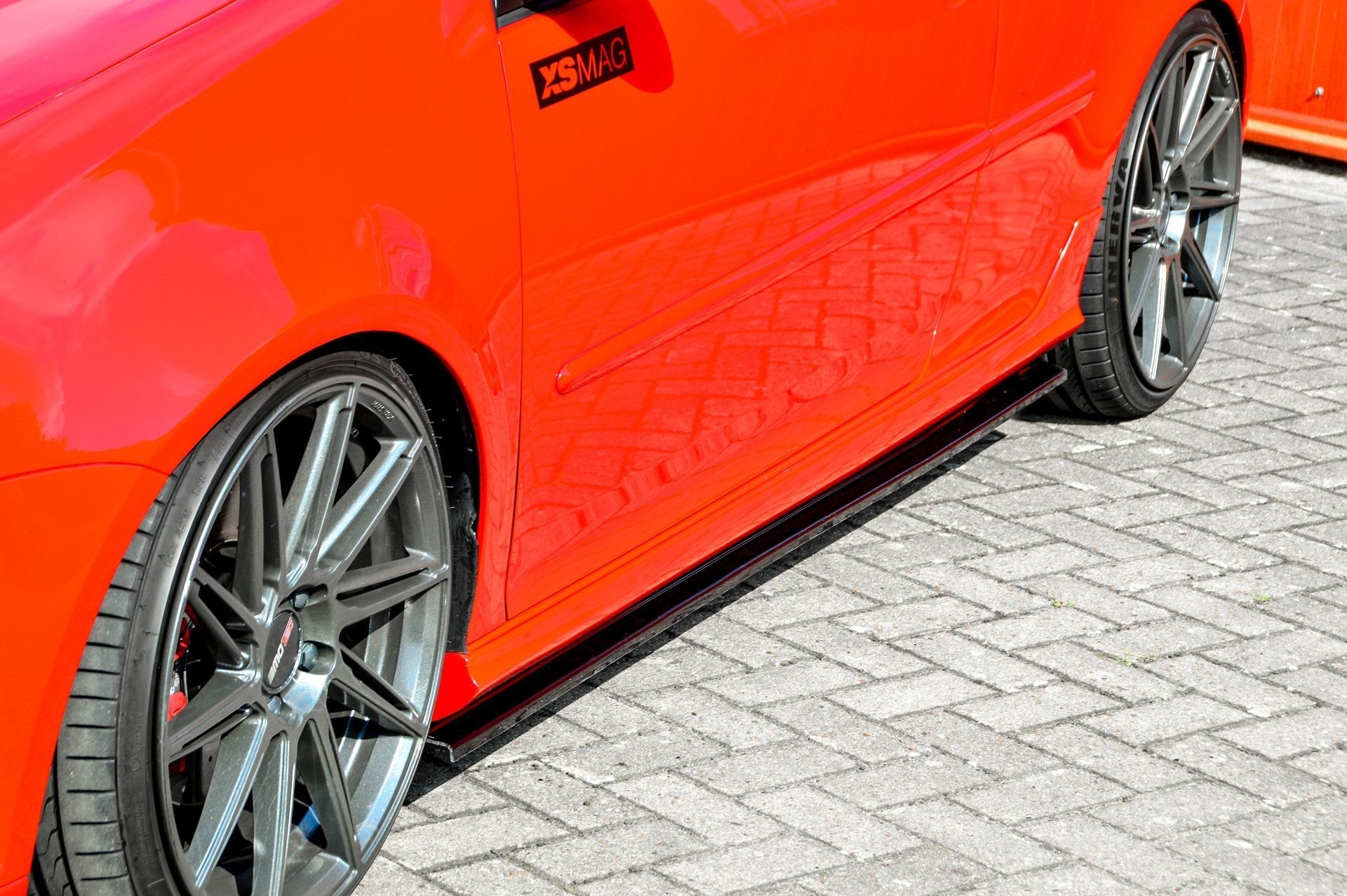 Cup 7 Seitenschweller im passend für VW Golf 5 GTI R32 Pirelli