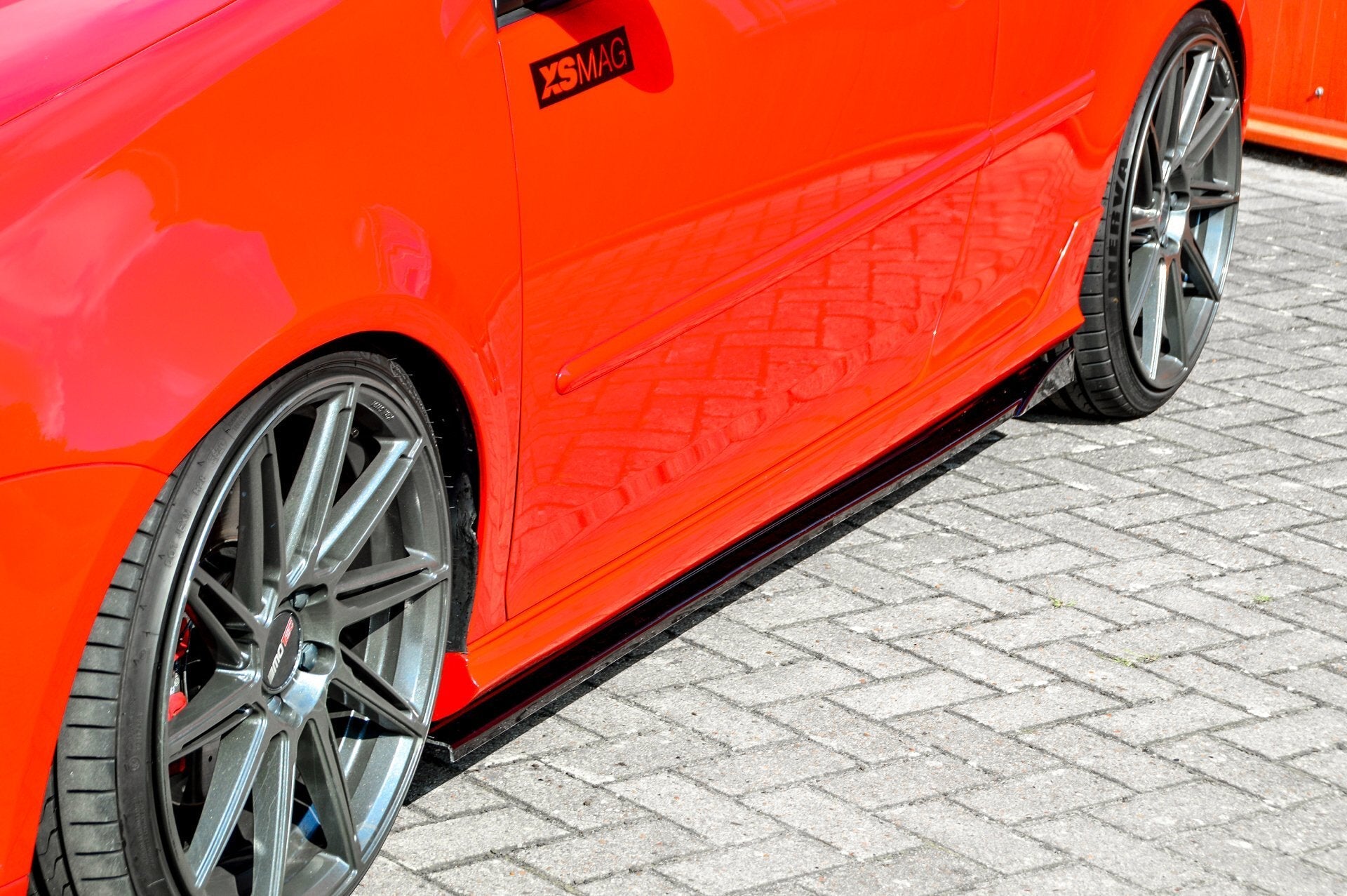 Seitenschweller im Cup 7 Look mit Wing passend für VW Golf 5 GTI R32 Pirelli
