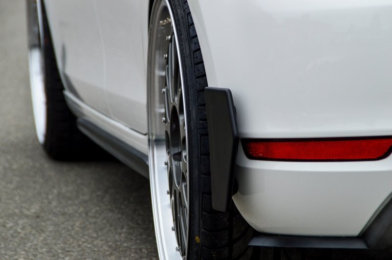 Hintere Seiten Flaps Flicks Satz aus ABS Kunststoff nur passend für VW Golf 6 GTI/GTD