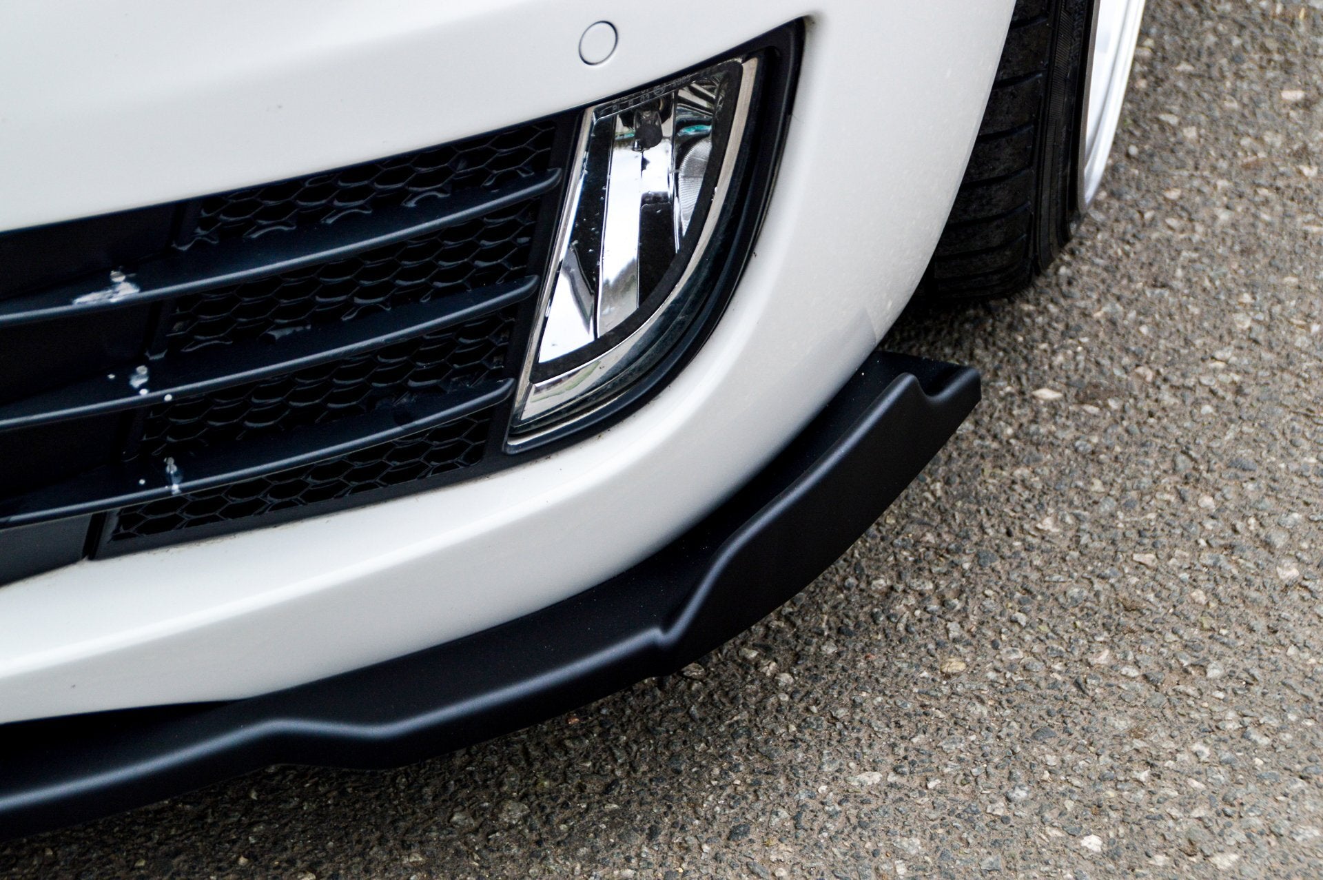Cup Frontspoilerlippe Phase 2 mit Wing passend für VW Golf 6 1K