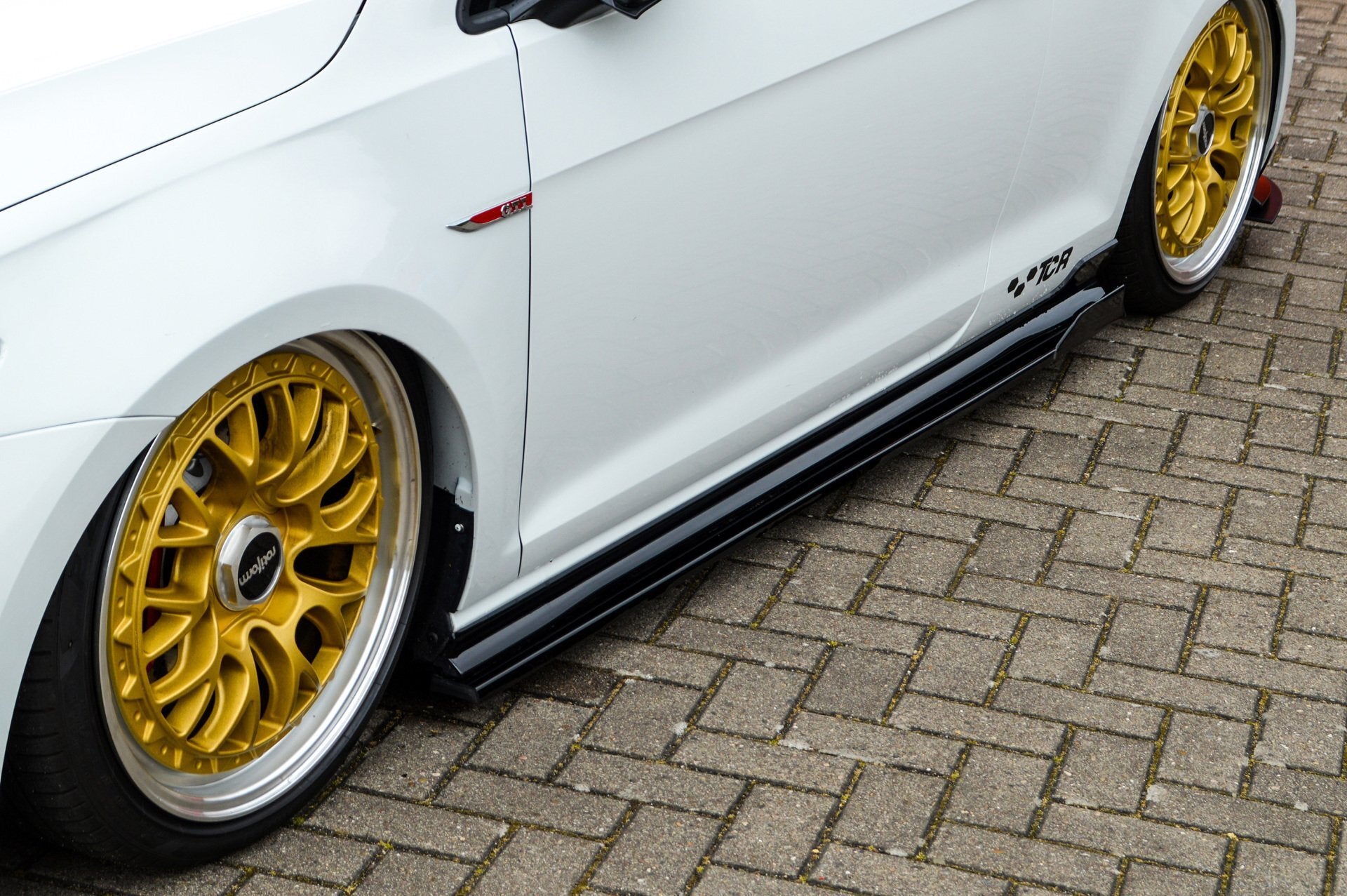 Seitenschweller mit Wings passend für VW Golf 7 GTI TCR