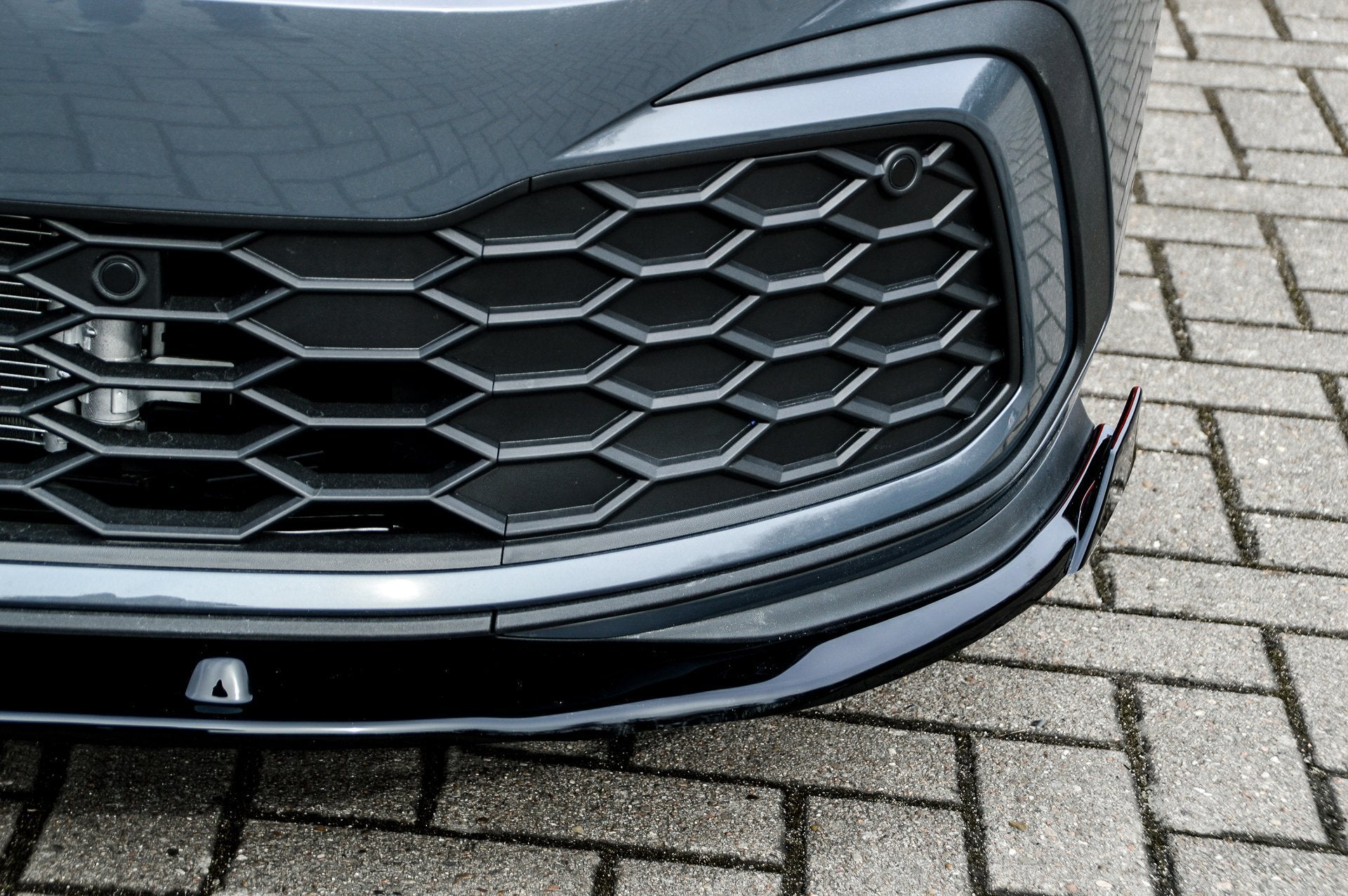 Cup Frontspoilerlippe mit Wing passend für VW Golf 8 GTI + GTD