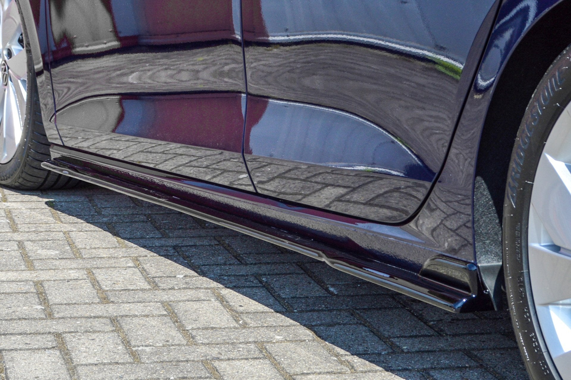Cup Seitenschweller mit Wing aus ABS passend für VW Golf 8
