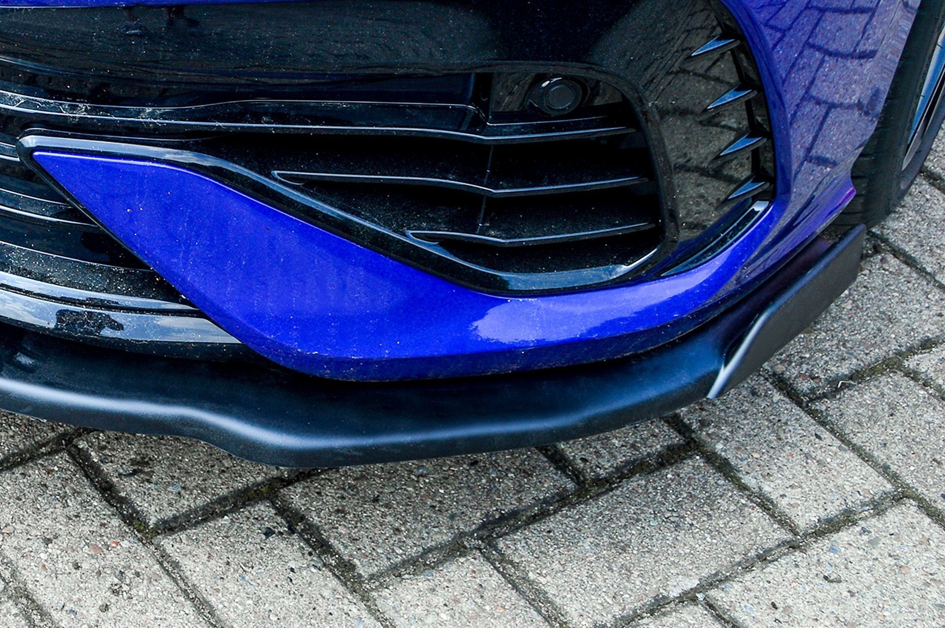 Cup Frontspoilerlippe mit Wing passend für VW Golf 8 R