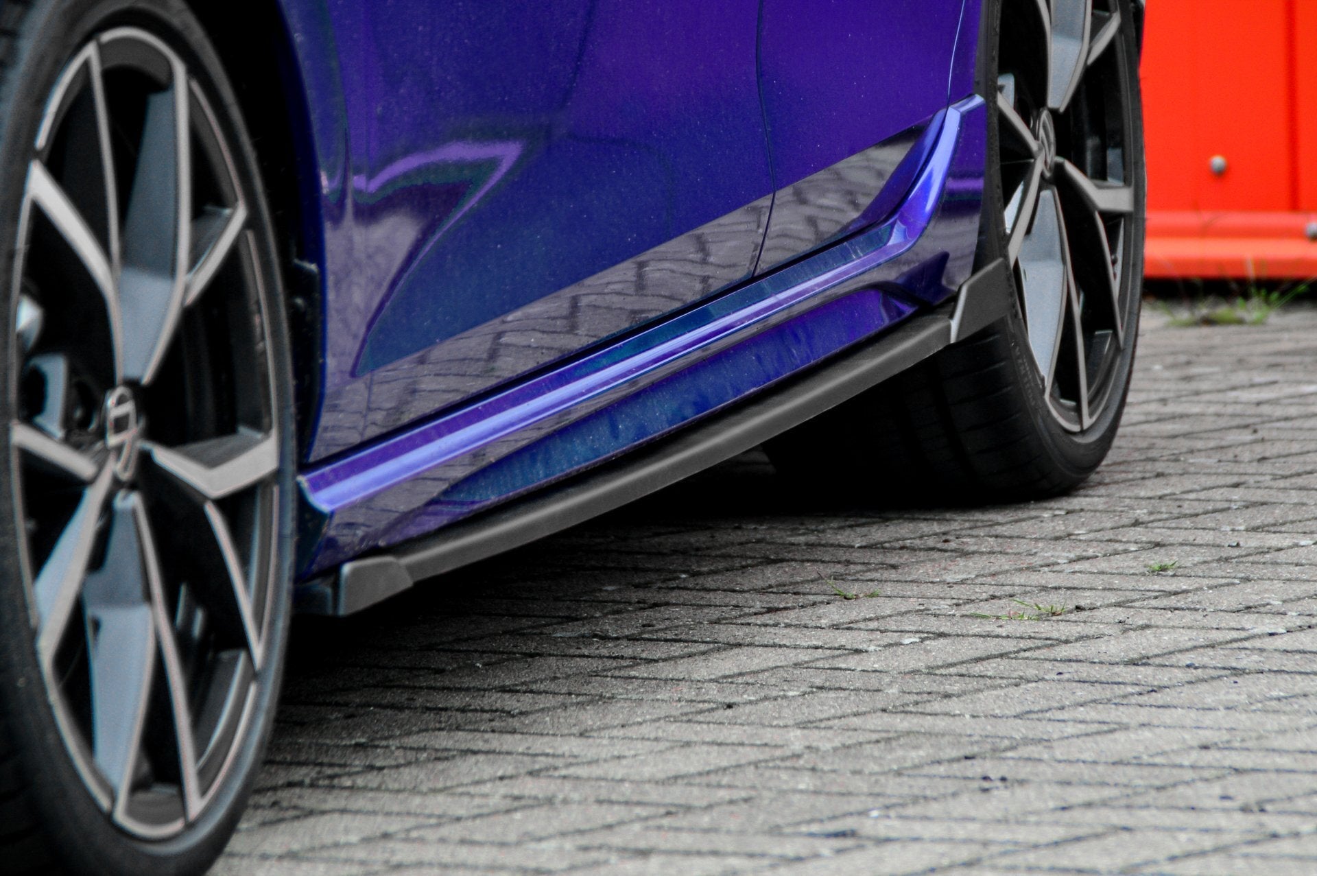 Seitenschweller mit Wing vorne und hinten passend für VW Golf 8R