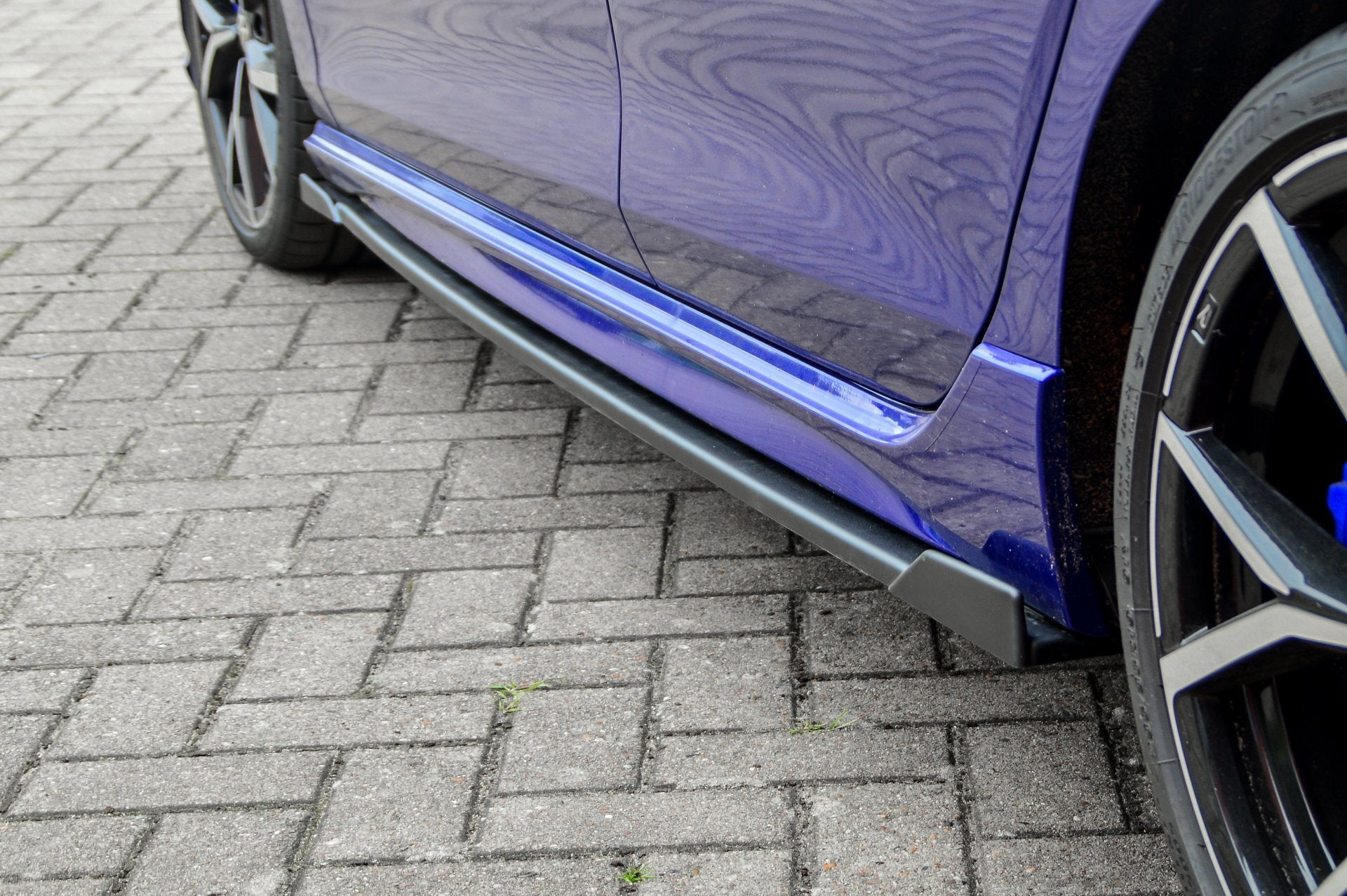 Seitenschweller mit Wing vorne und hinten passend für VW Golf 8R