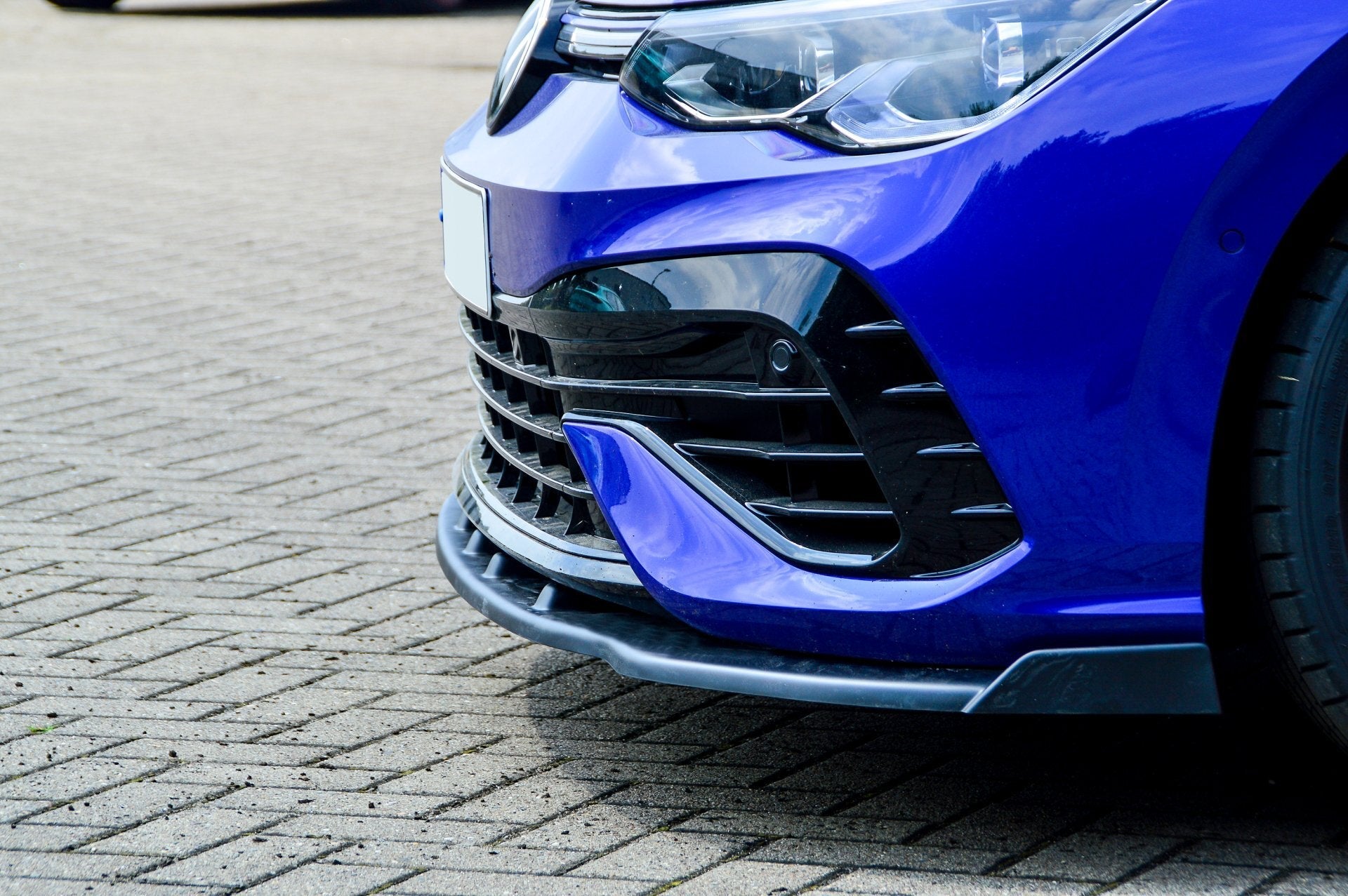 Cup Frontspoilerlippe mit Wing passend für VW Golf 8 R