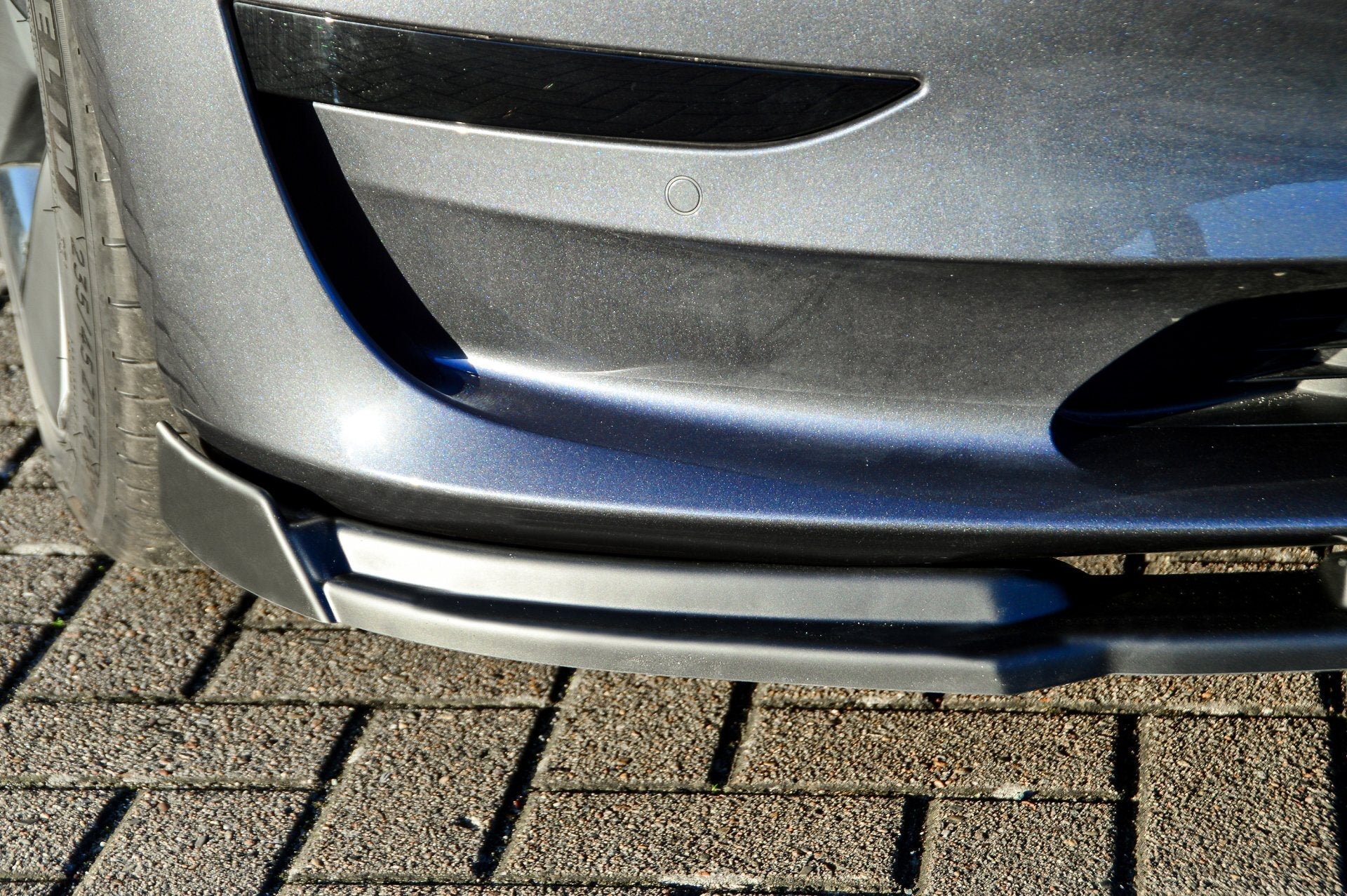 Cup Frontspoilerlippe mit Wings passend für Tesla Model 3