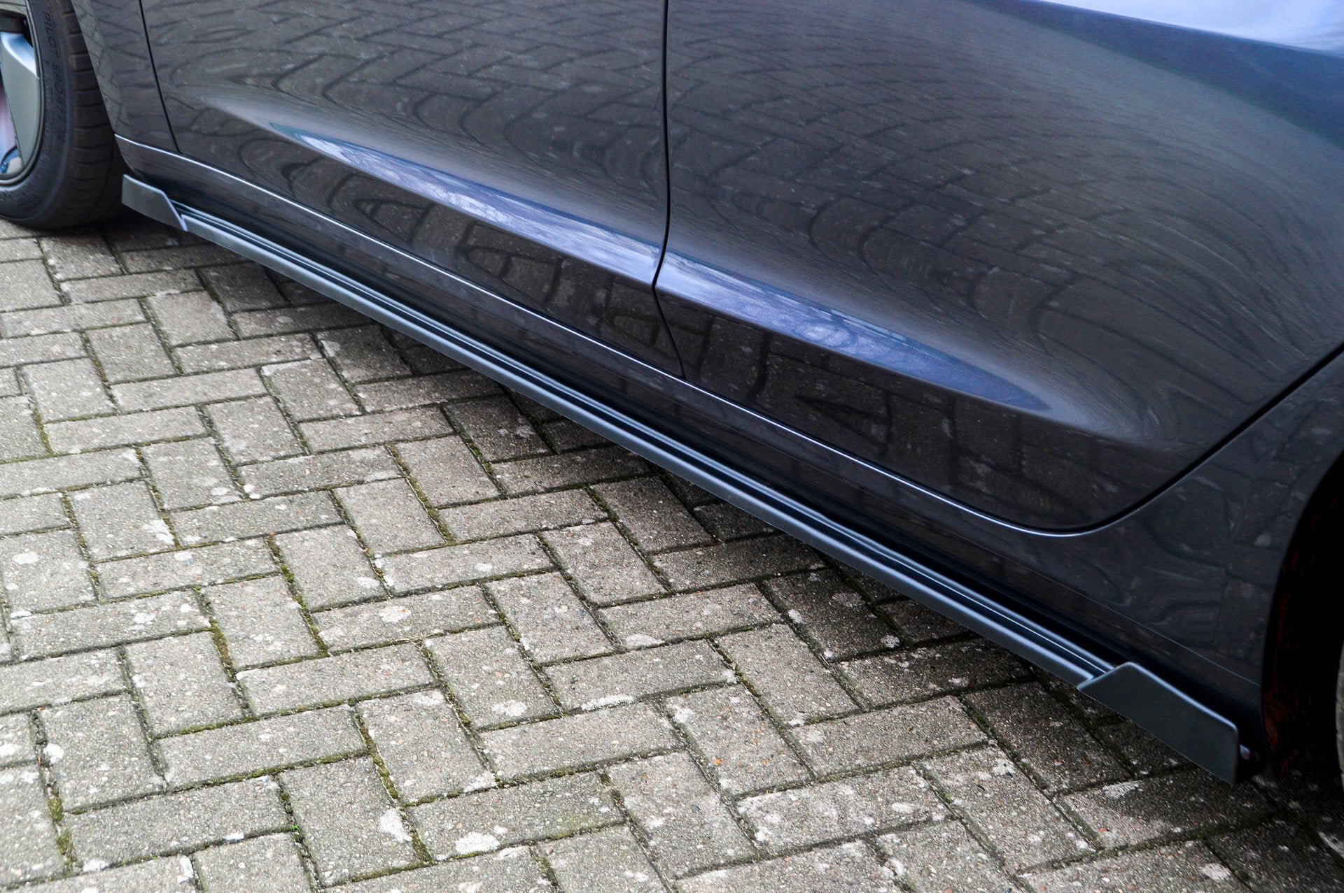 Cup Seitenschweller mit Wing vorne + hinten passend für Tesla Model 3