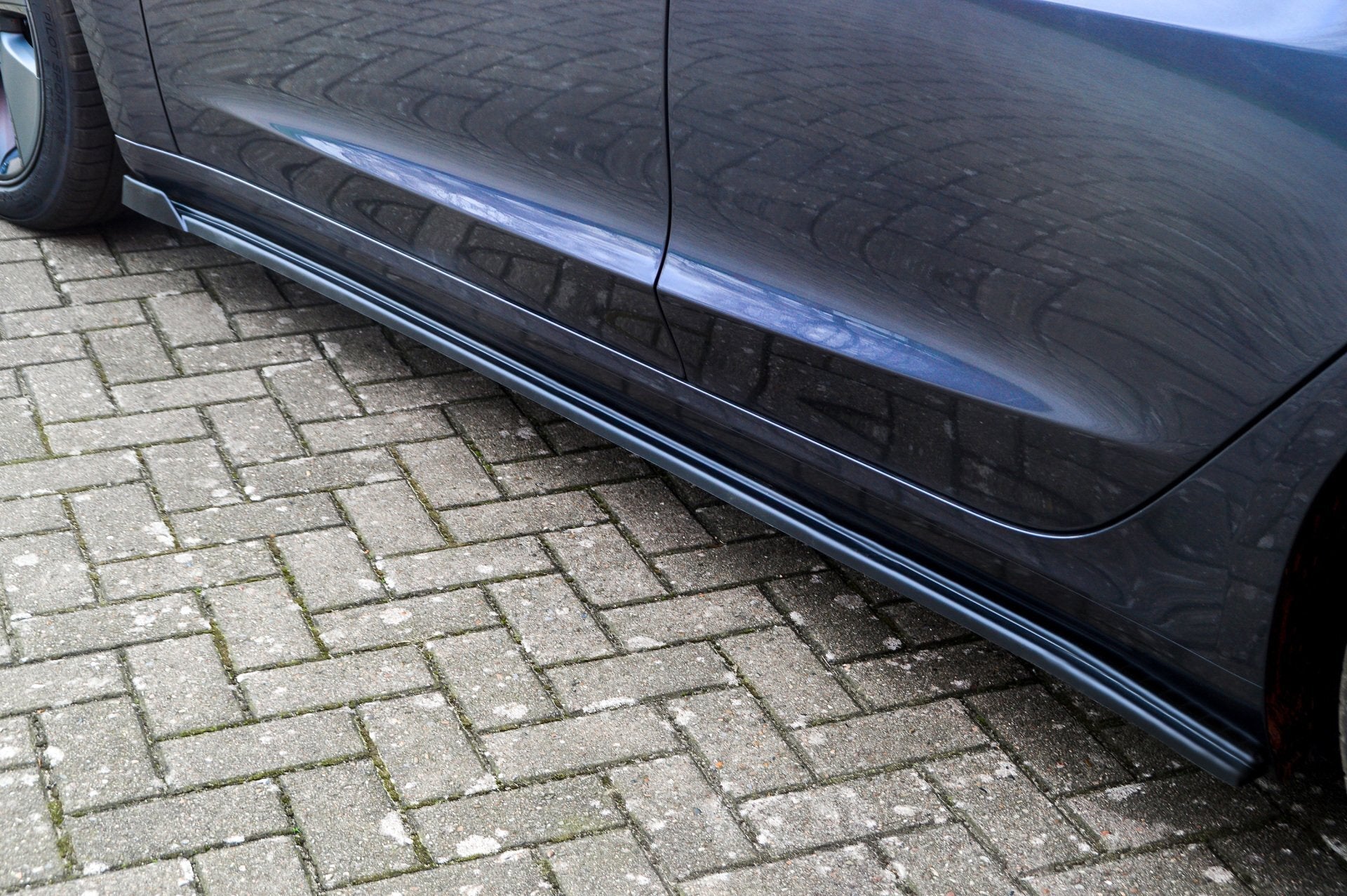Cup Seitenschweller mit Wing vorne passend für Tesla Model 3