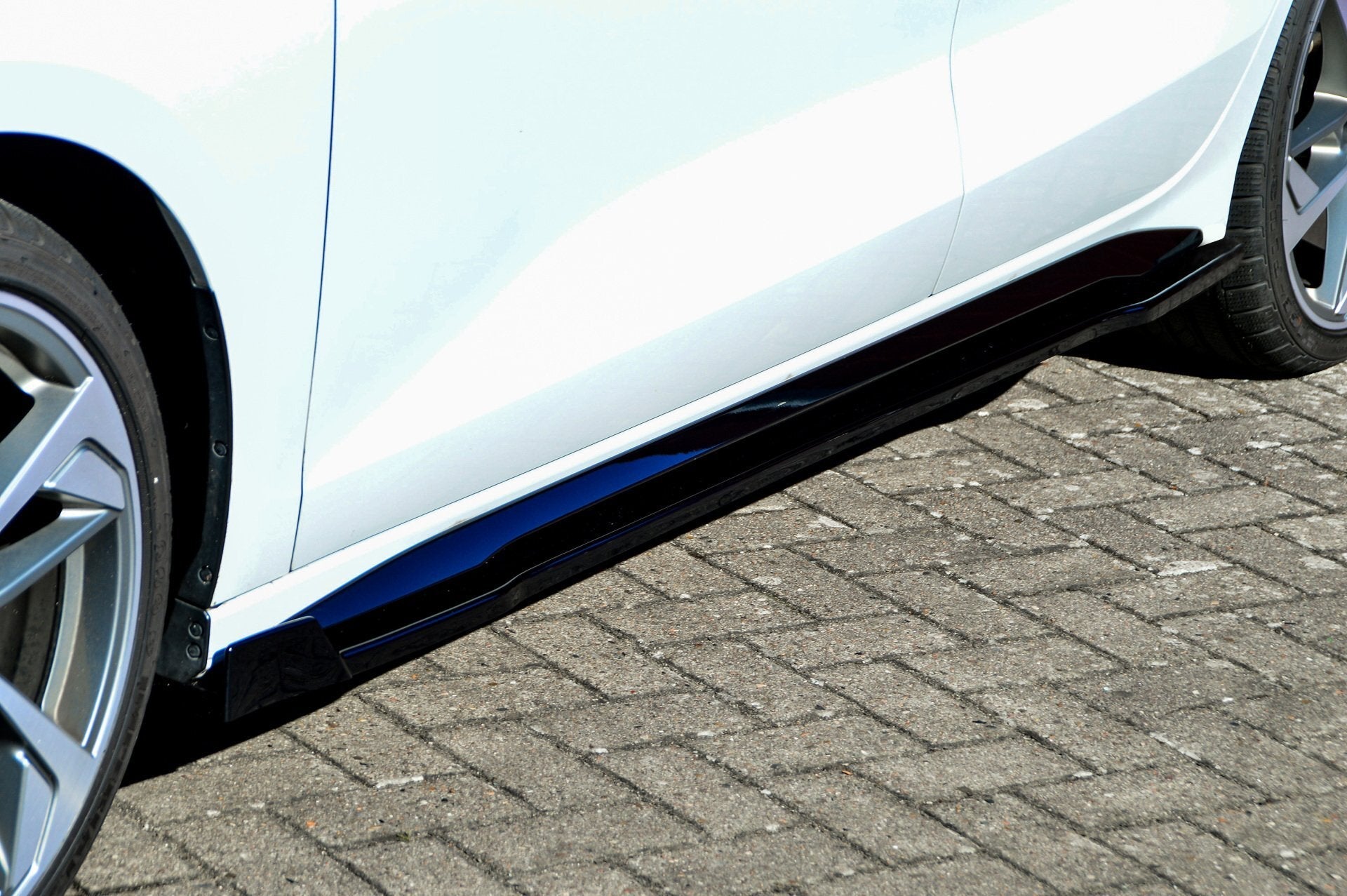 Cup Seitenschweller mit Wing vorne passend für Audi A3 8Y S-Line + S3