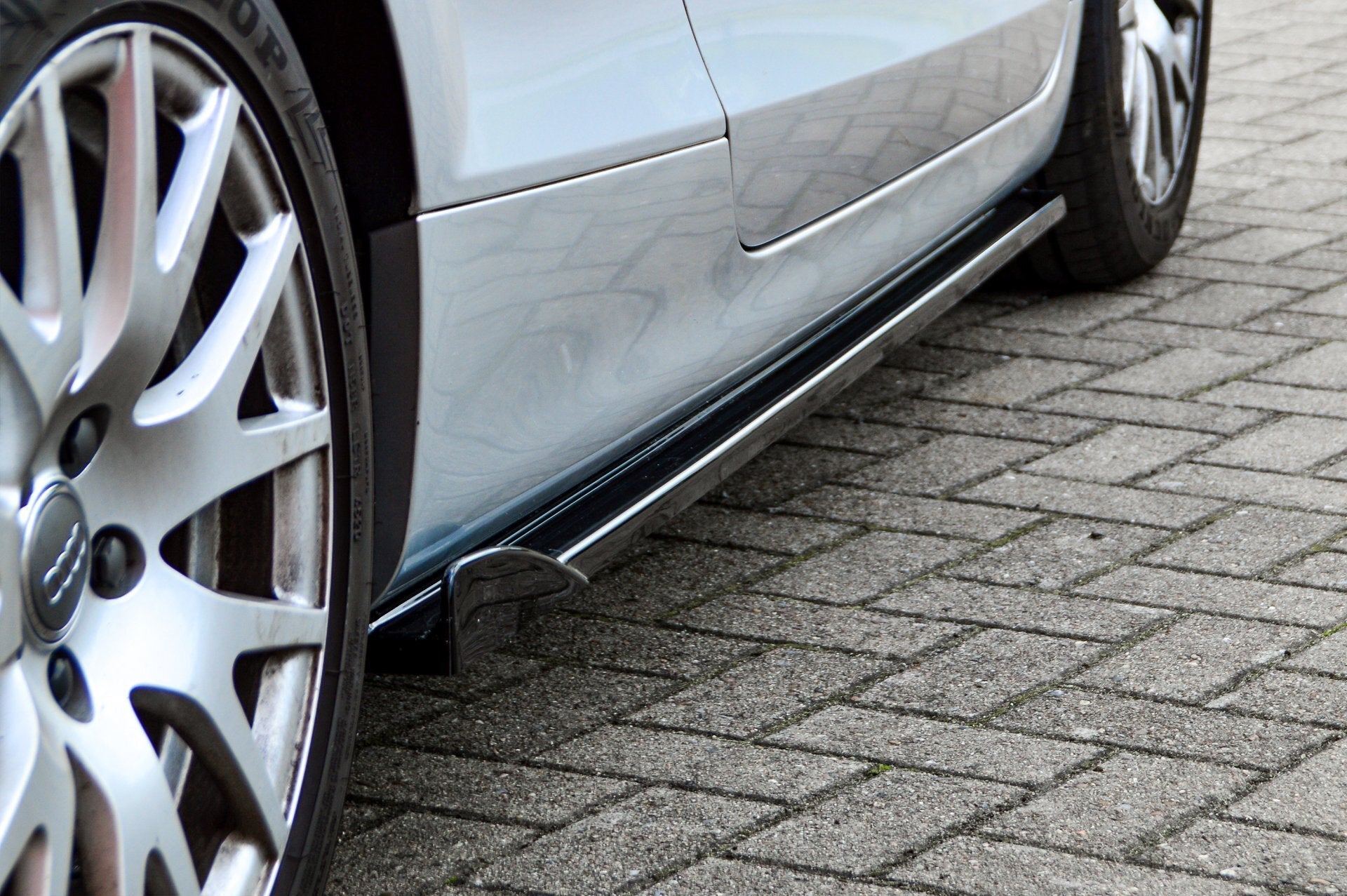 Seitenschweller mit Wing im Cup 7 Look passend für Audi TT 8J