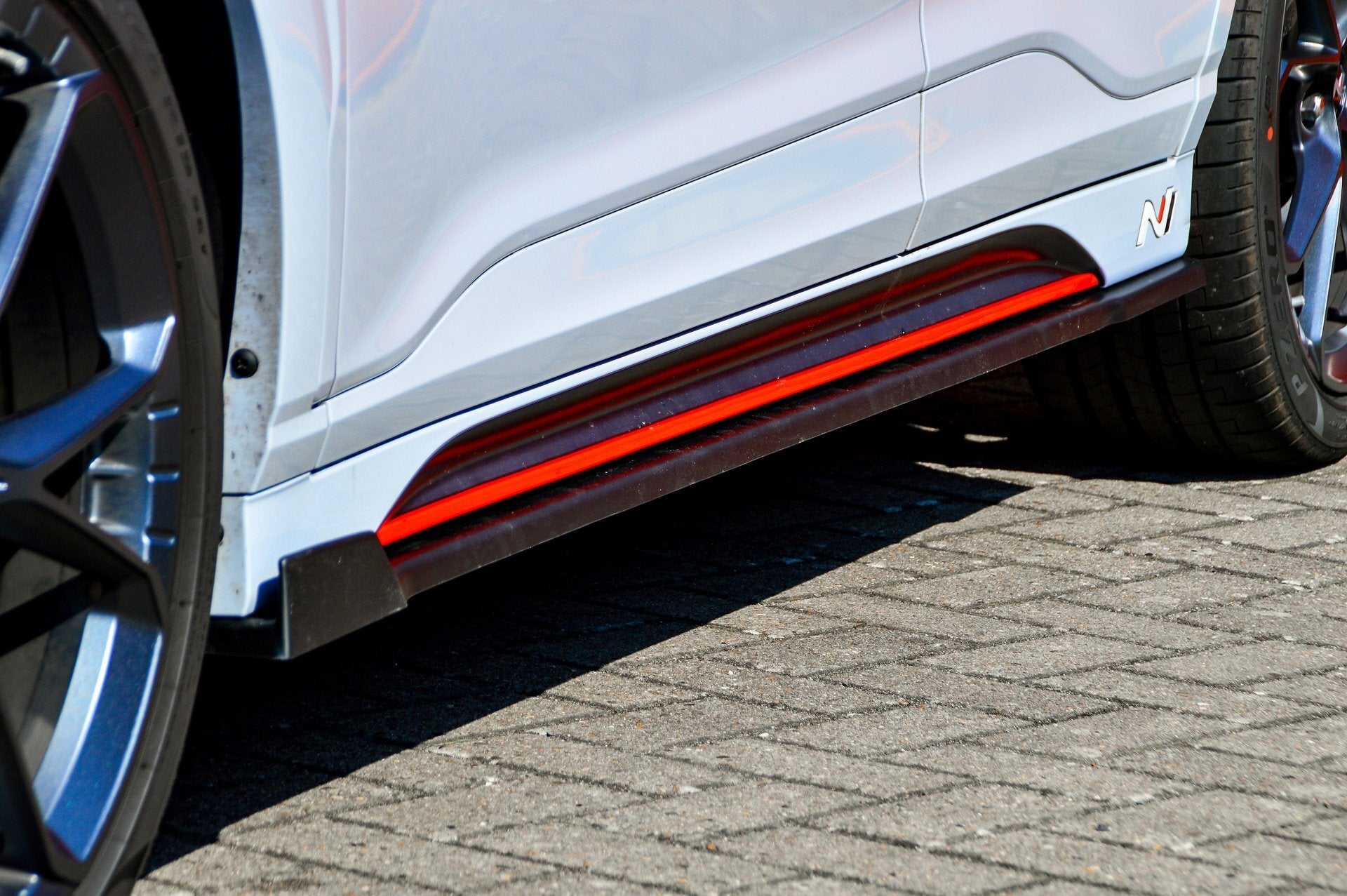 Cup Seitenschweller mit Wing vorne passend für Hyundai Kona N + N-Line