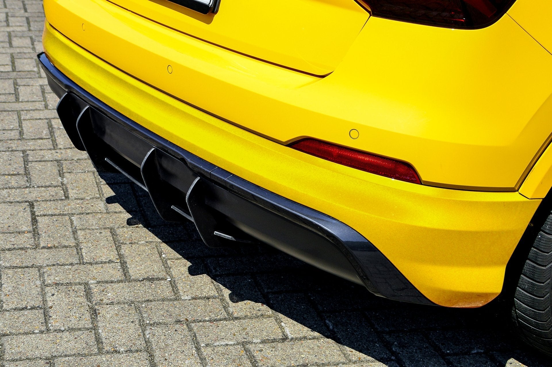 Gefräster Heckansatz mit Finnen passend für Audi Q2 Sport GA
