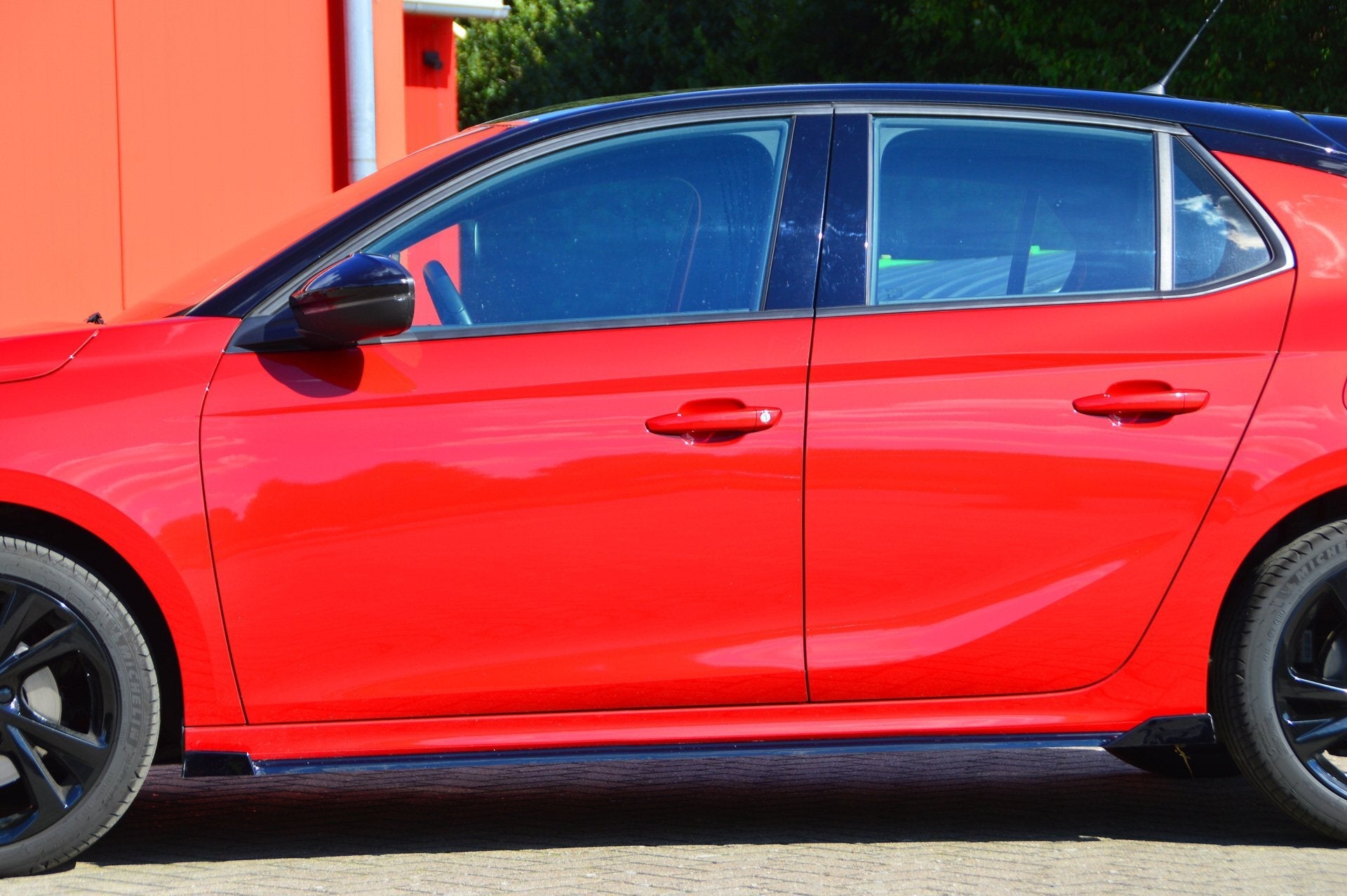 Seitenschweller mit Wing vorne und hinten passend für Opel Corsa F