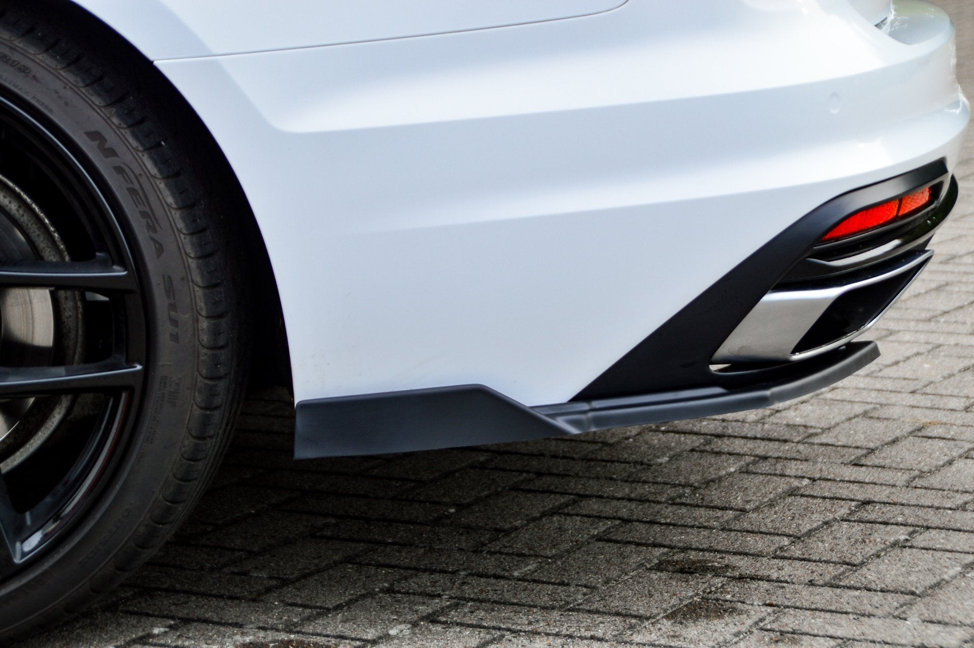 Heckansatz Seitenteile mit Wings passend für Audi A4 B9
