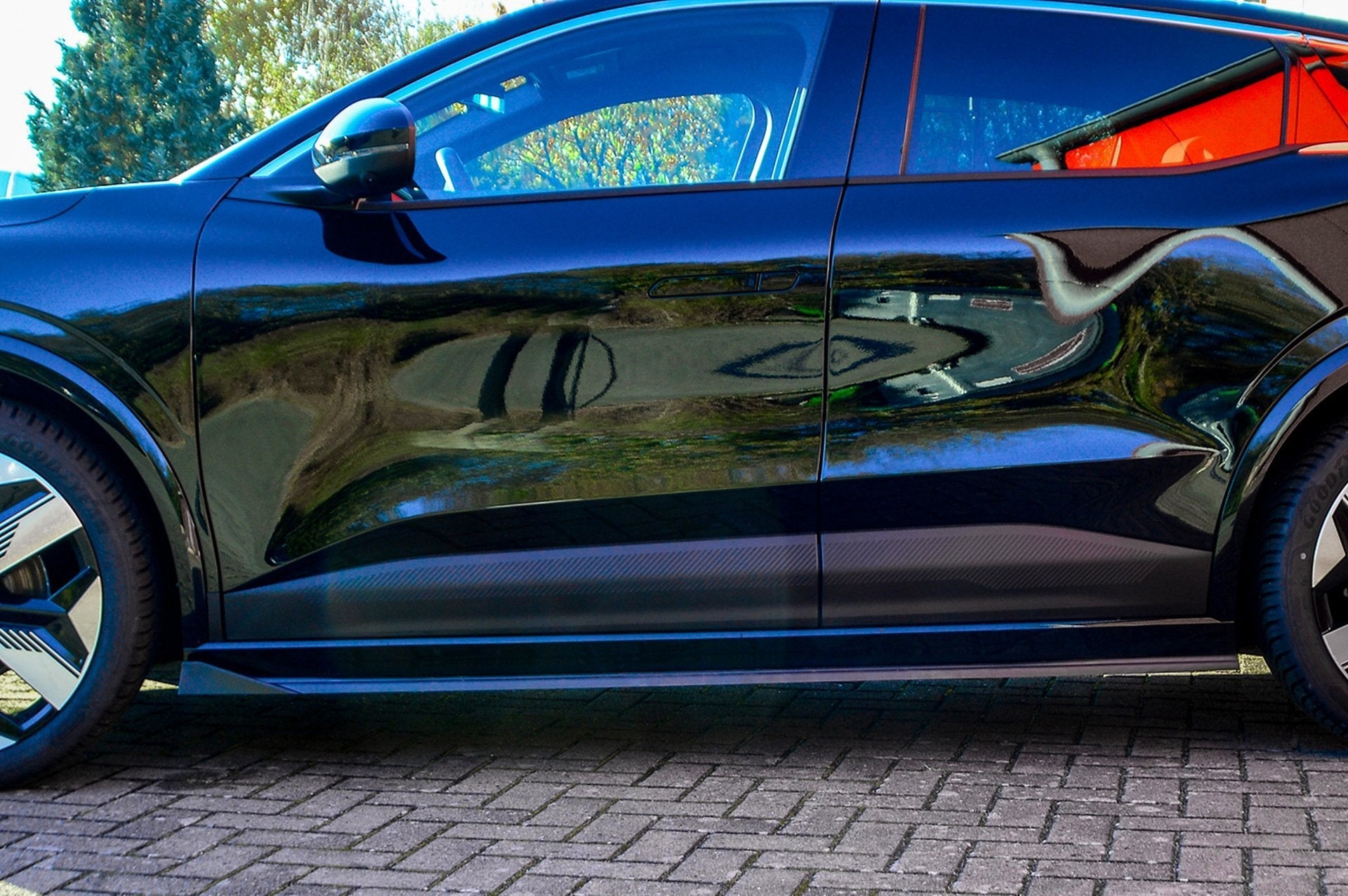 Seitenschweller mit Wings vorne aus ABS passend für Renault Megane E-Tech RCB