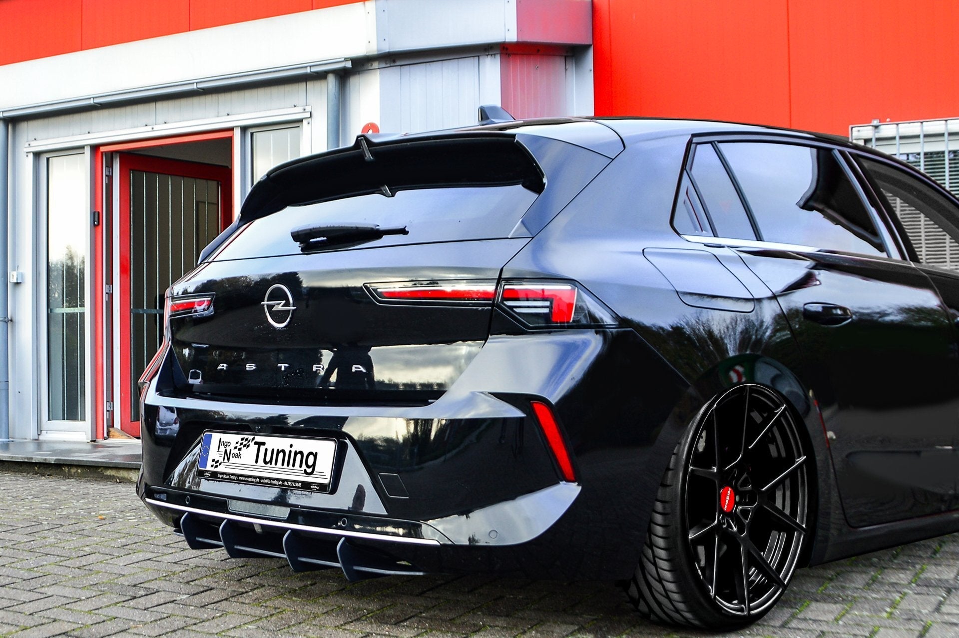 Gefräster Heckansatz mit Finnen passend für Opel Astra L