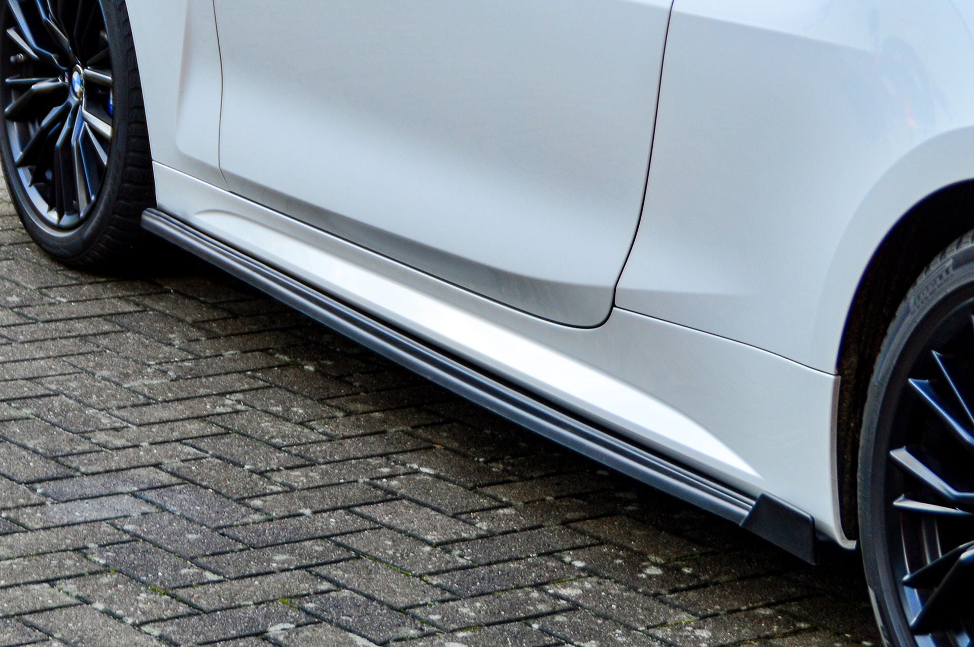 Cup Seitenschweller mit Wings hinten passend für BMW 4er G22 G23