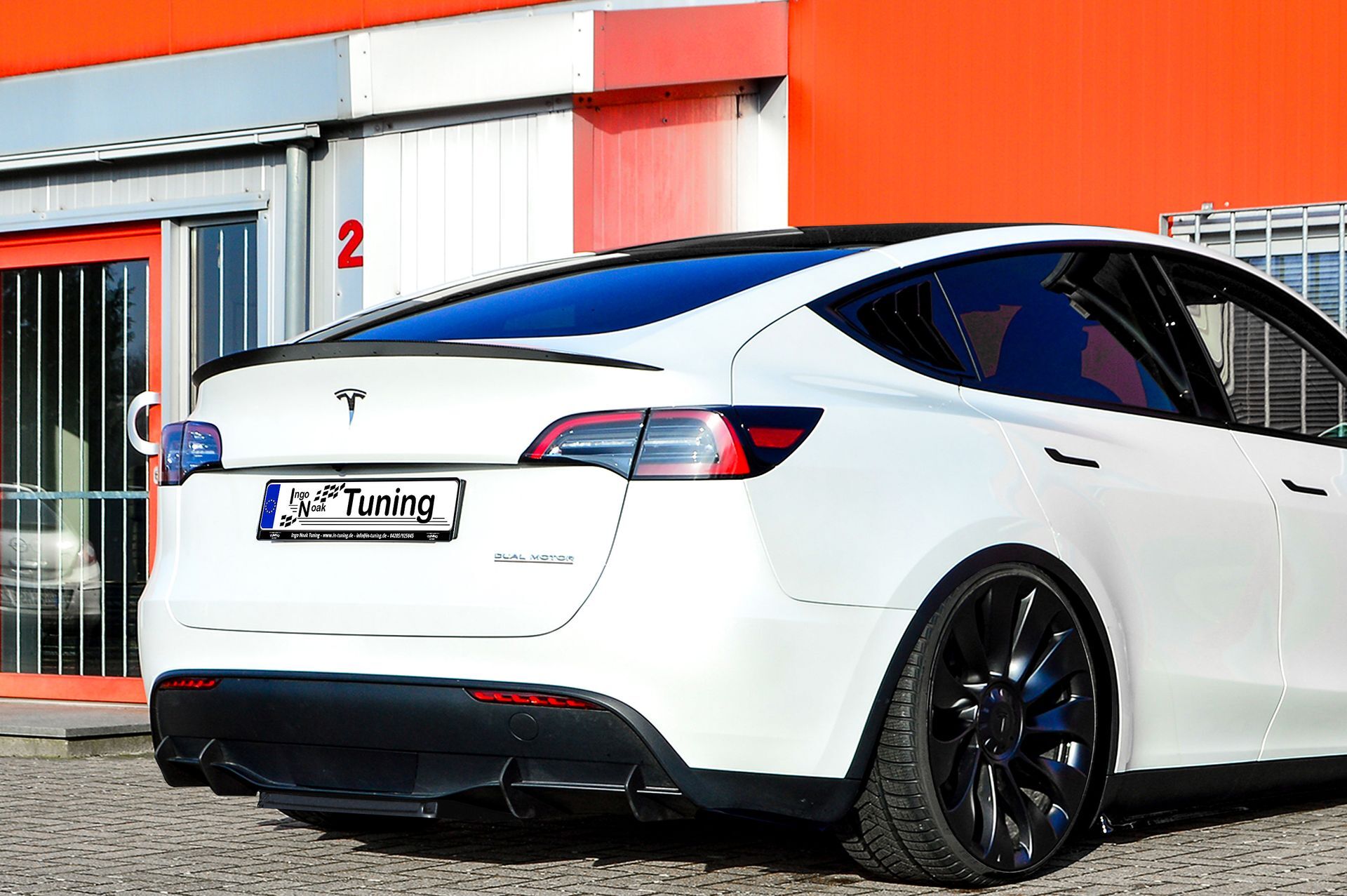 Gefräster Heckansatz mit 4 Finnen + Mittenteil aus ABS passend für Tesla Model Y