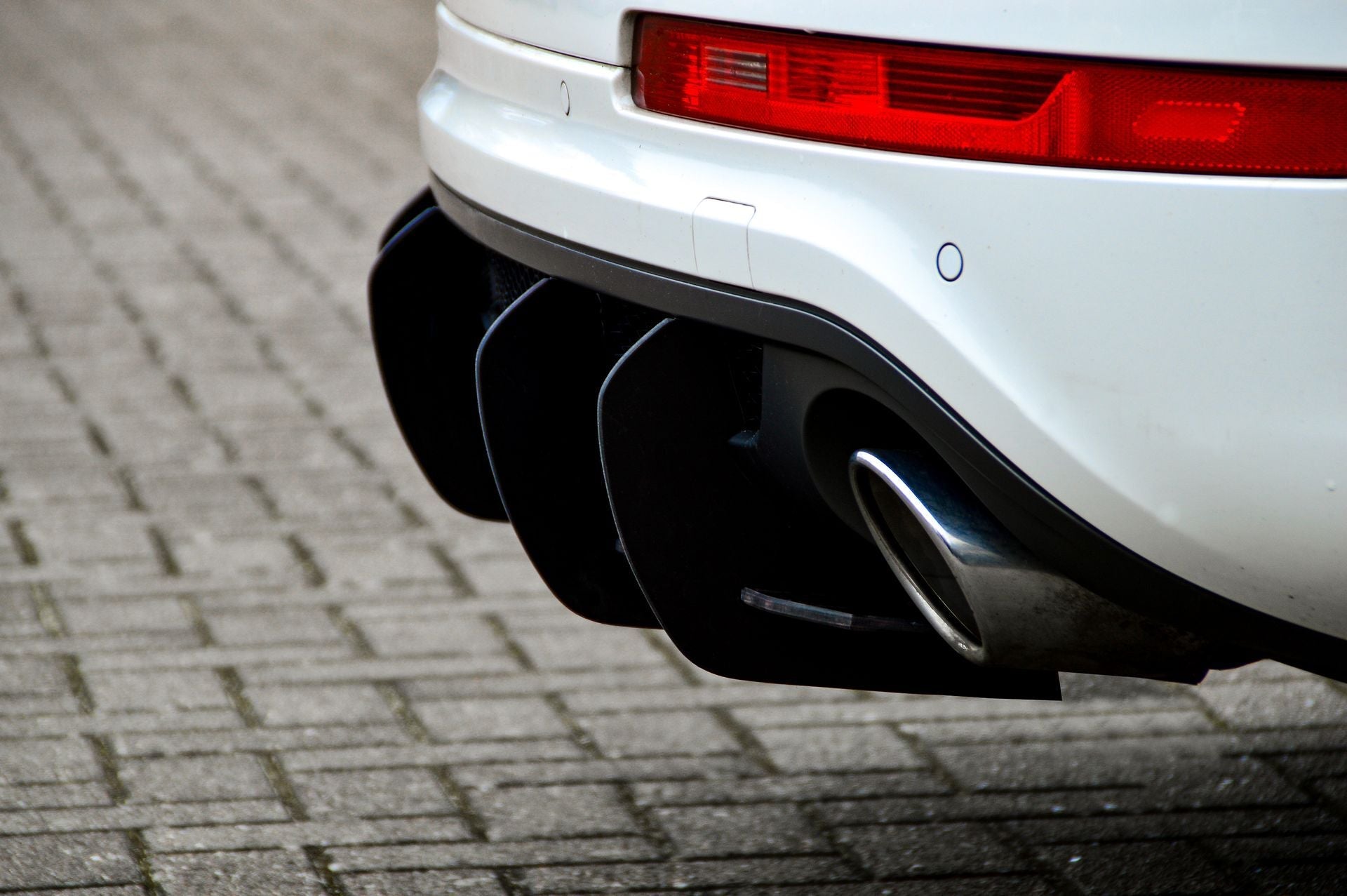 Gefräster Heckansatz mit Finnen passend für Audi Q7 4L mit S-Line