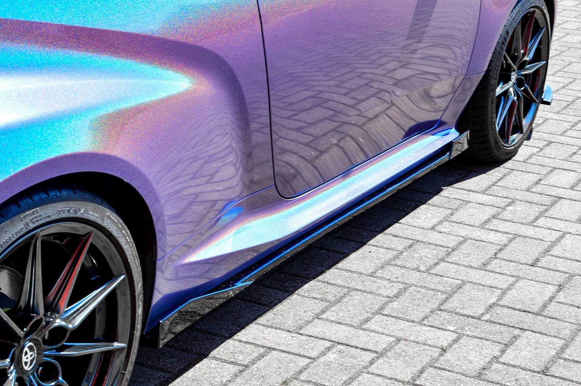 Seitenschweller mit Wings vorne und hinten passend für Toyota GR Yaris