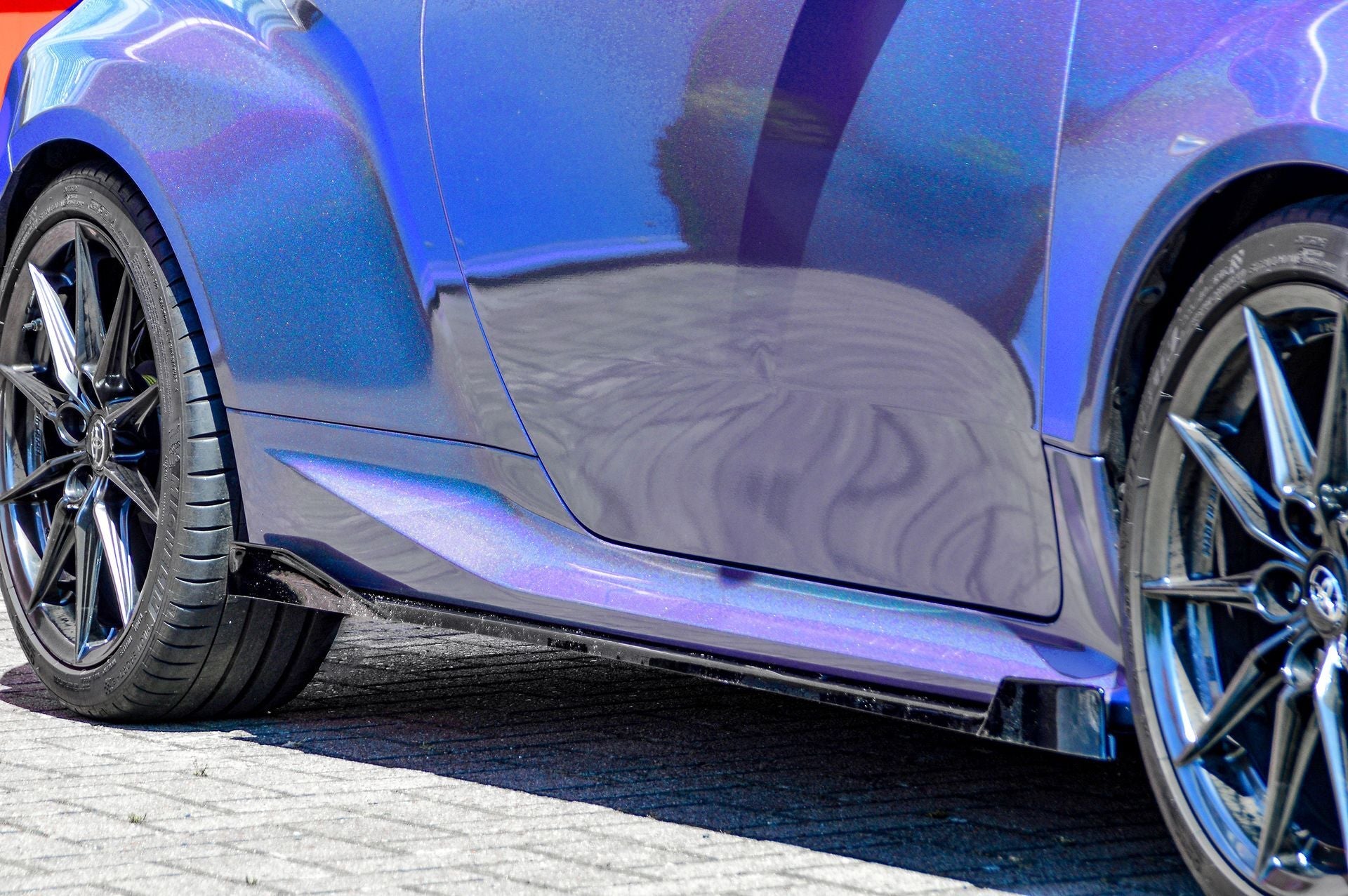 Seitenschweller mit Wings vorne und hinten passend für Toyota GR Yaris