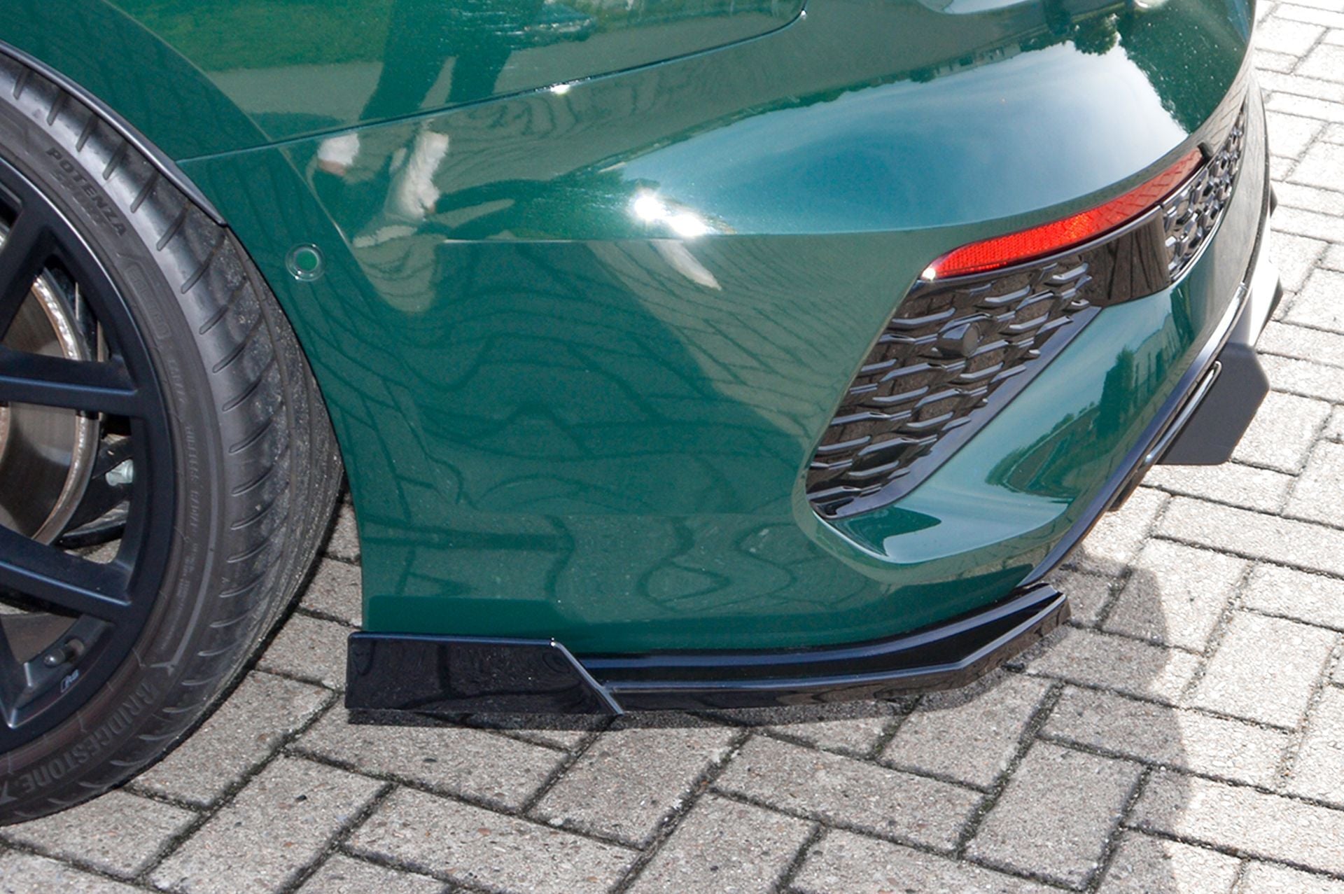Heckansatz Diffusor Seitenteile mit Wings passend für Audi RS3 8Y Limousine