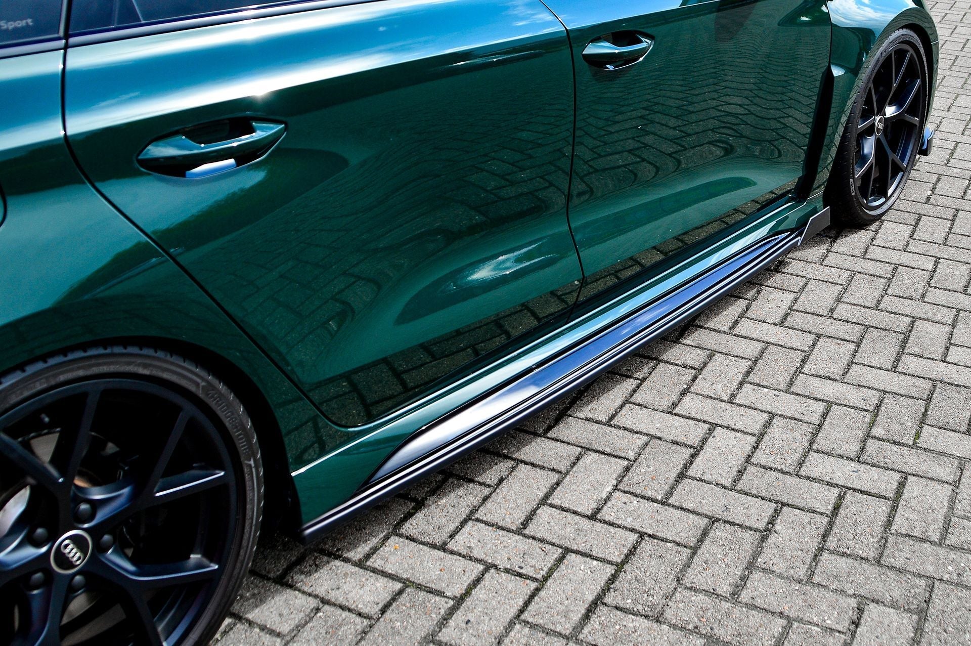 Cup Seitenschweller mit Wings vorne passend für Audi RS3 8Y