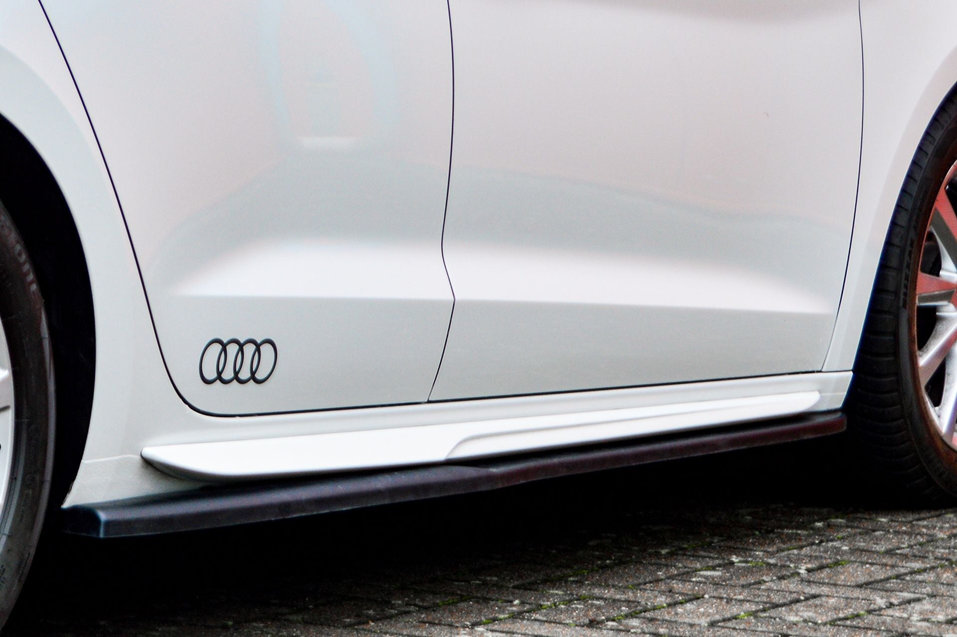 Cup Seitenschweller aus ABS passend für Audi A1 GB Sportback S-Line