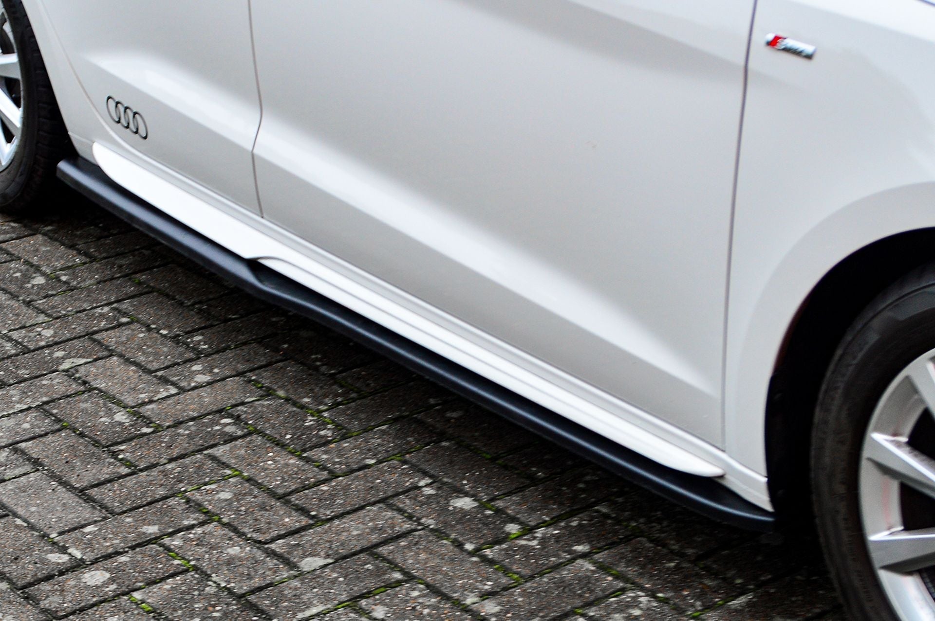 Cup Seitenschweller aus ABS passend für Audi A1 GB Sportback S-Line