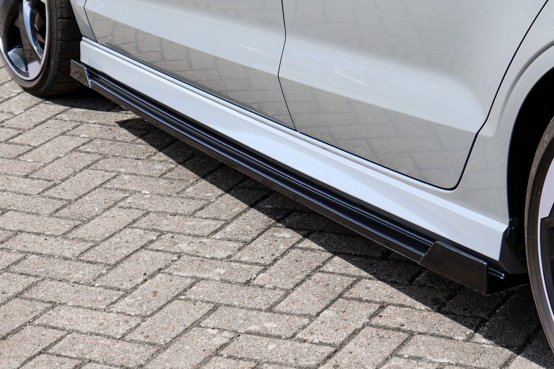 Seitenschweller mit Wings vorne + hinten passend für Audi A3 8VS S3 + RS3 Limousine