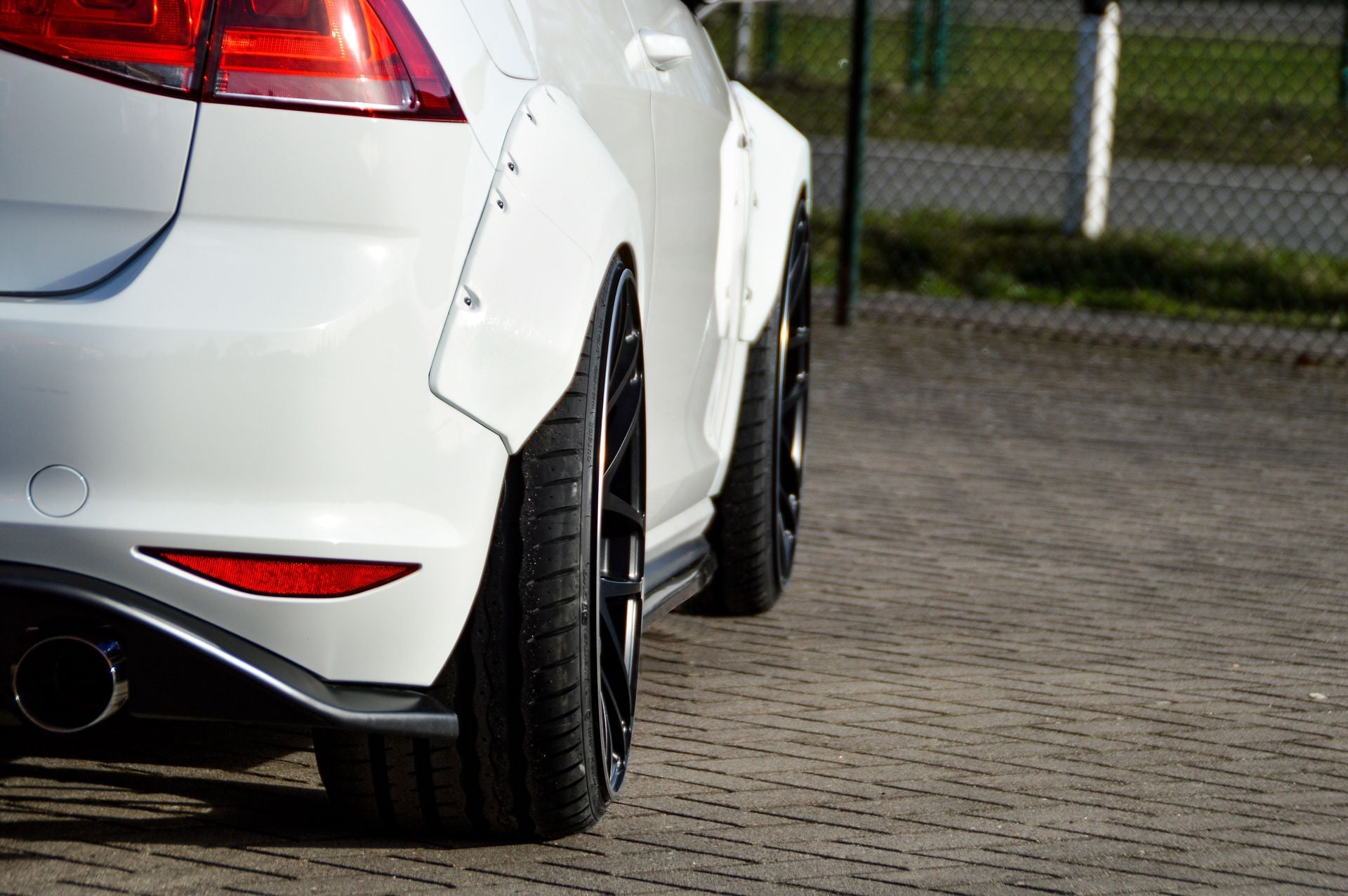 IN Liberty Style Radlaufverbreiterung 4 tlg. passend für VW Golf 7 GTI/GTD