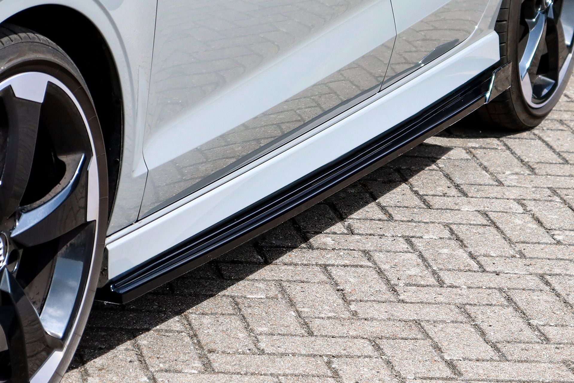 Seitenschweller mit Wings hinten passend für Audi A3 8VS S3 + RS3 Limousine