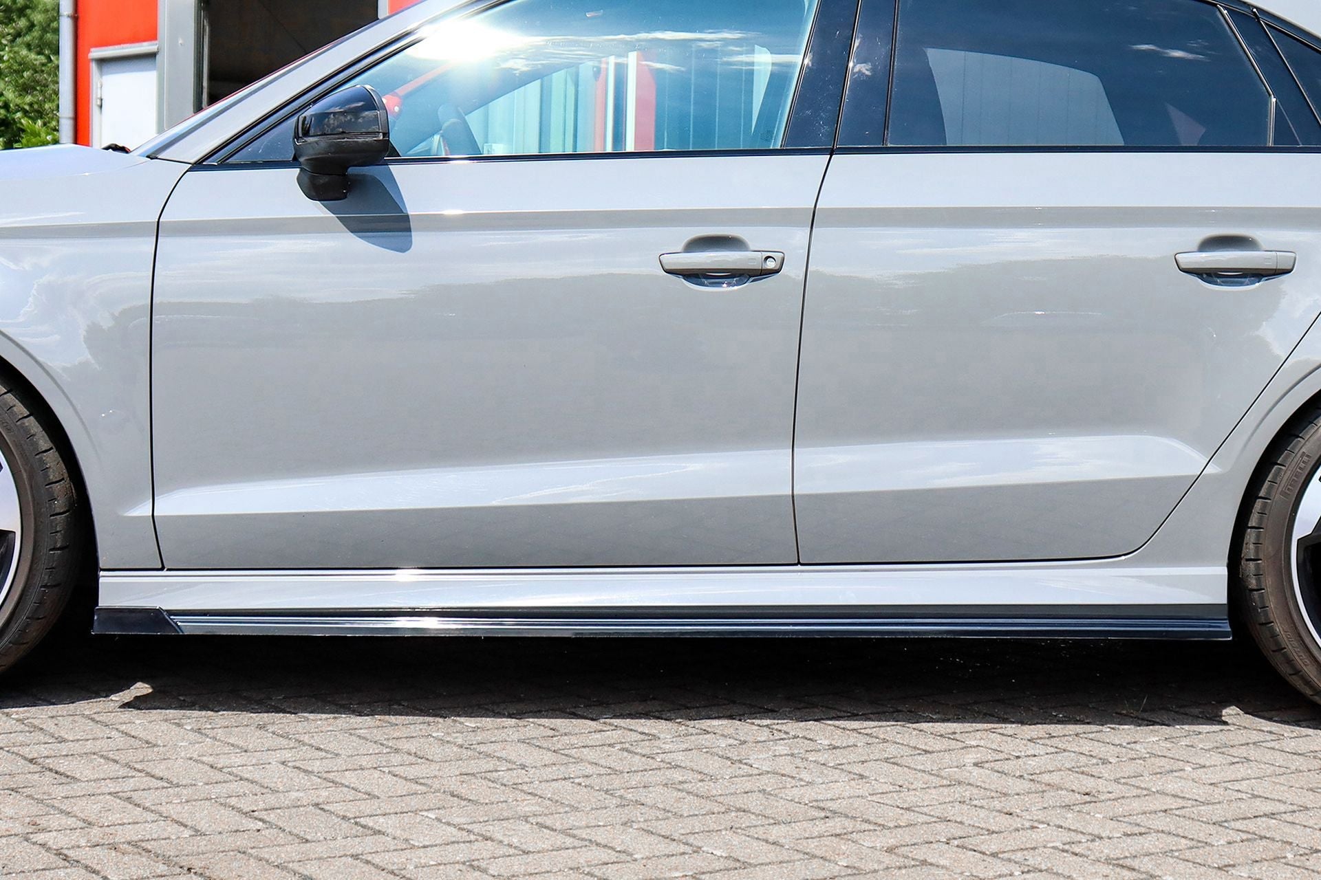 Seitenschweller mit Wings vorne passend für Audi A3 8VS S3 + RS3 Limousine
