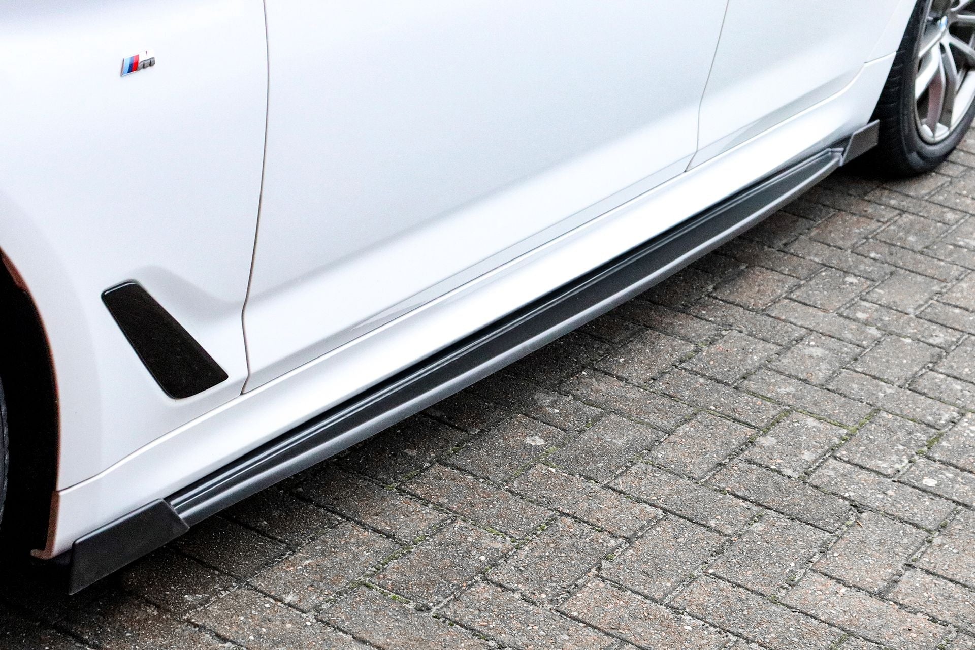 Seitenschweller mit Wings vorne und hinten passend für BMW 5er G30 G31 mit M-Paket