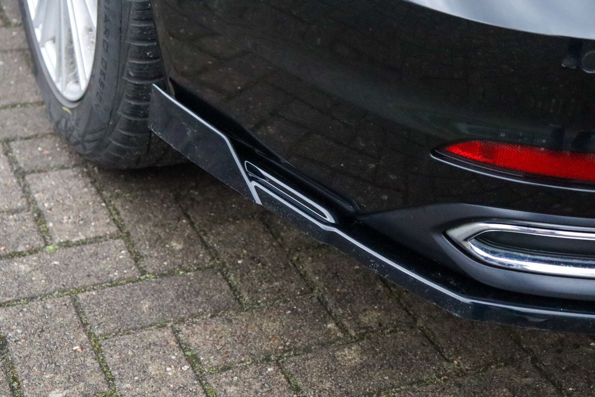 Heckansatz aus ABS mit seitlichem Wing auch für Fahrzeuge mit AHK, passend für Audi A6 C8 F2