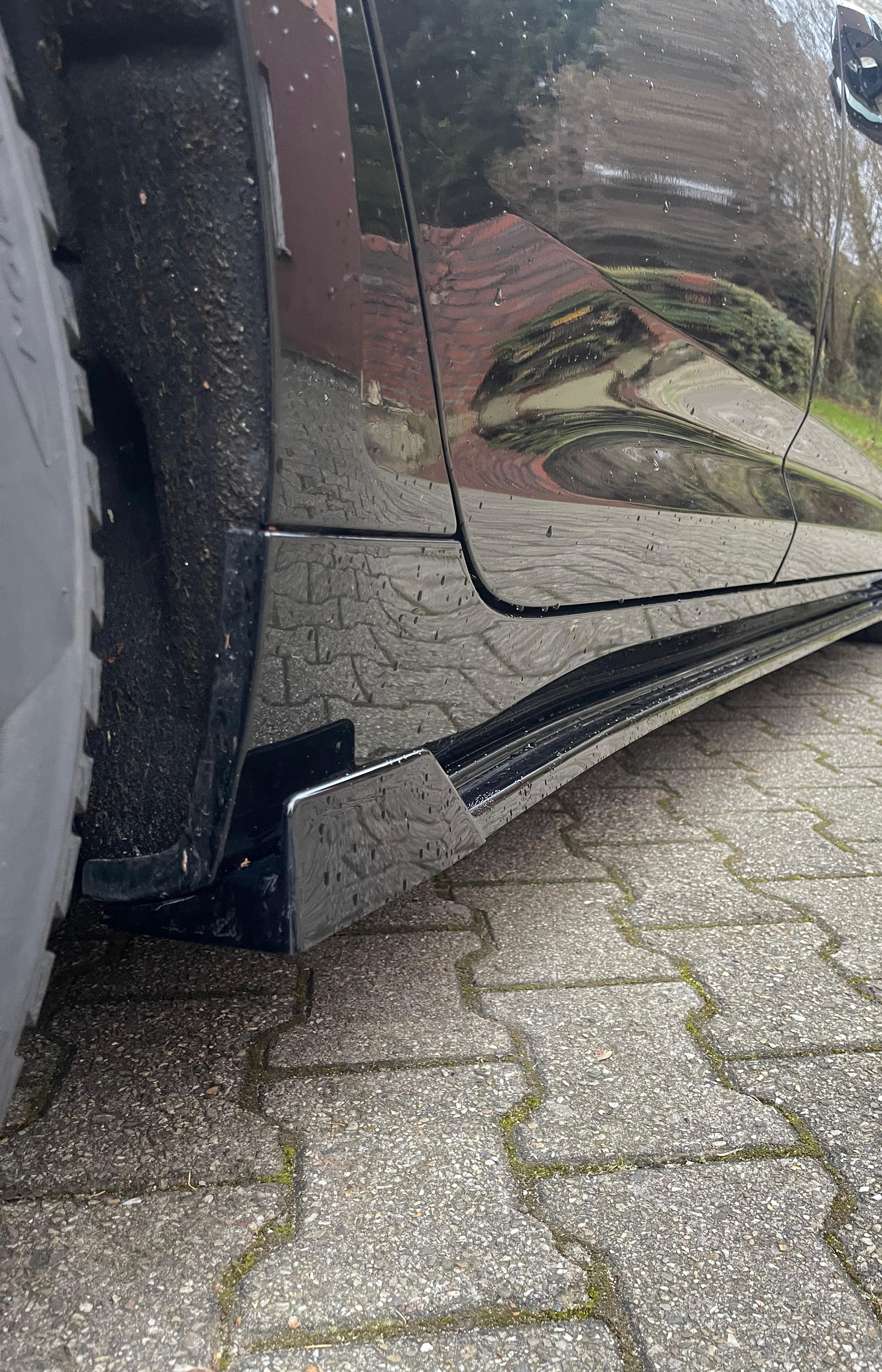 Seitenschwellersatz aus ABS mit seitlichem Wing vorne und hinten passend für Audi A6 C8 Typ F2