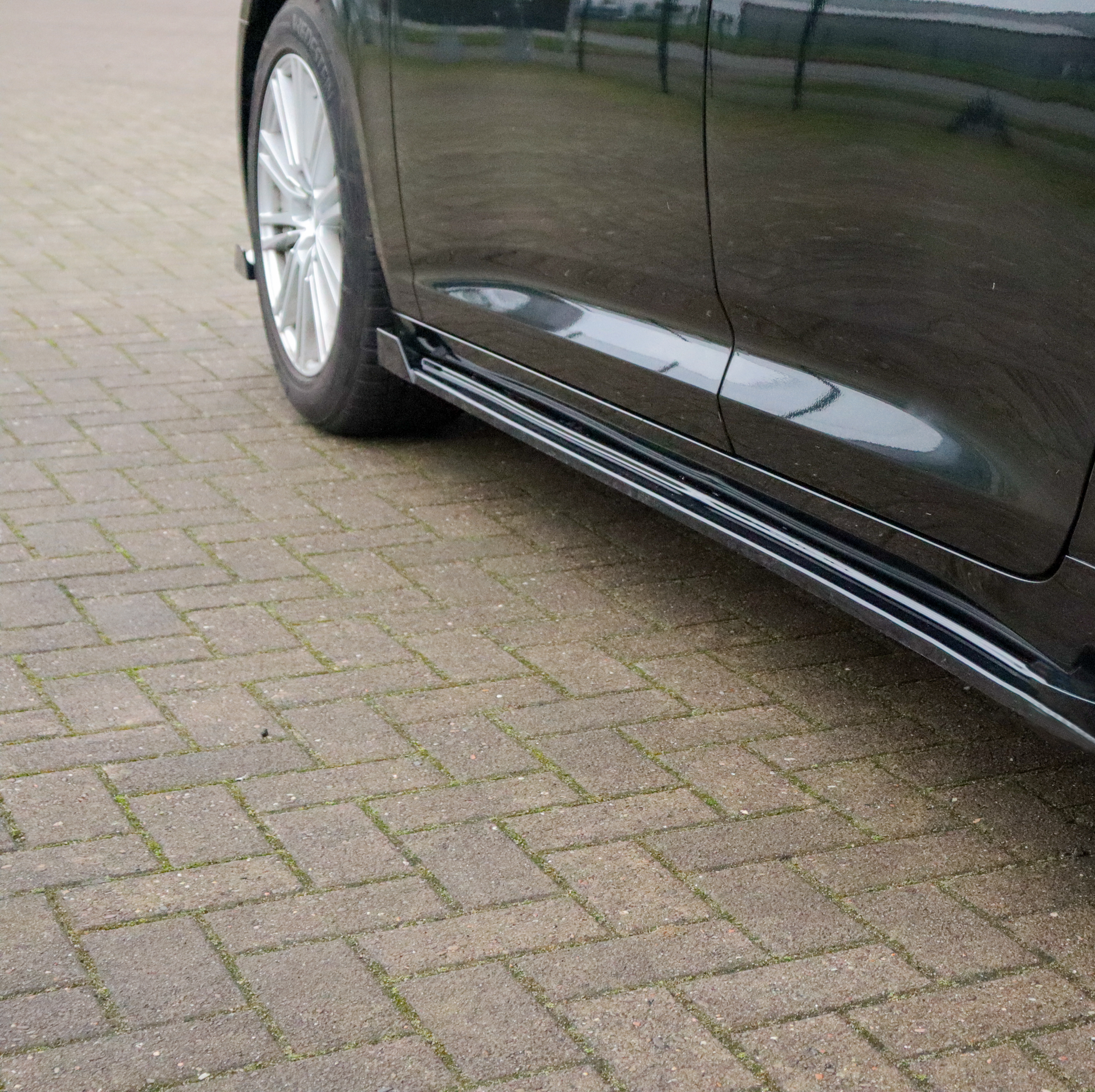 Seitenschwellersatz aus ABS mit seitlichem Wing vorn passend für Audi A6 C8 Typ F2