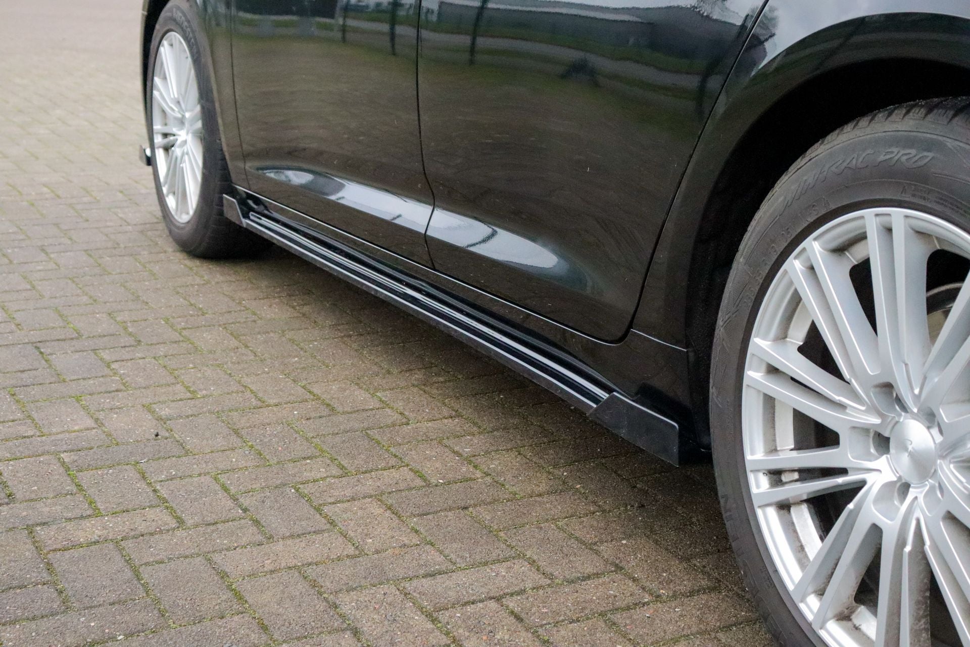 Seitenschwellersatz aus ABS mit seitlichem Wing vorne + hinten passend für Audi A6 C8 Typ F2