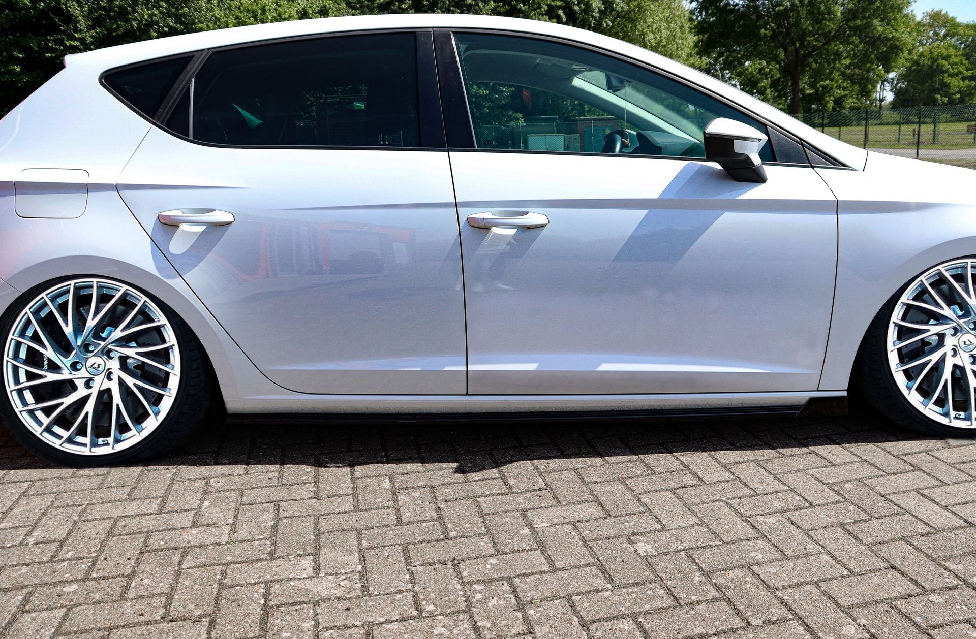Cup Seitenschweller mit WIngs vorne passend für Seat Leon 5F 5.Tür + ST